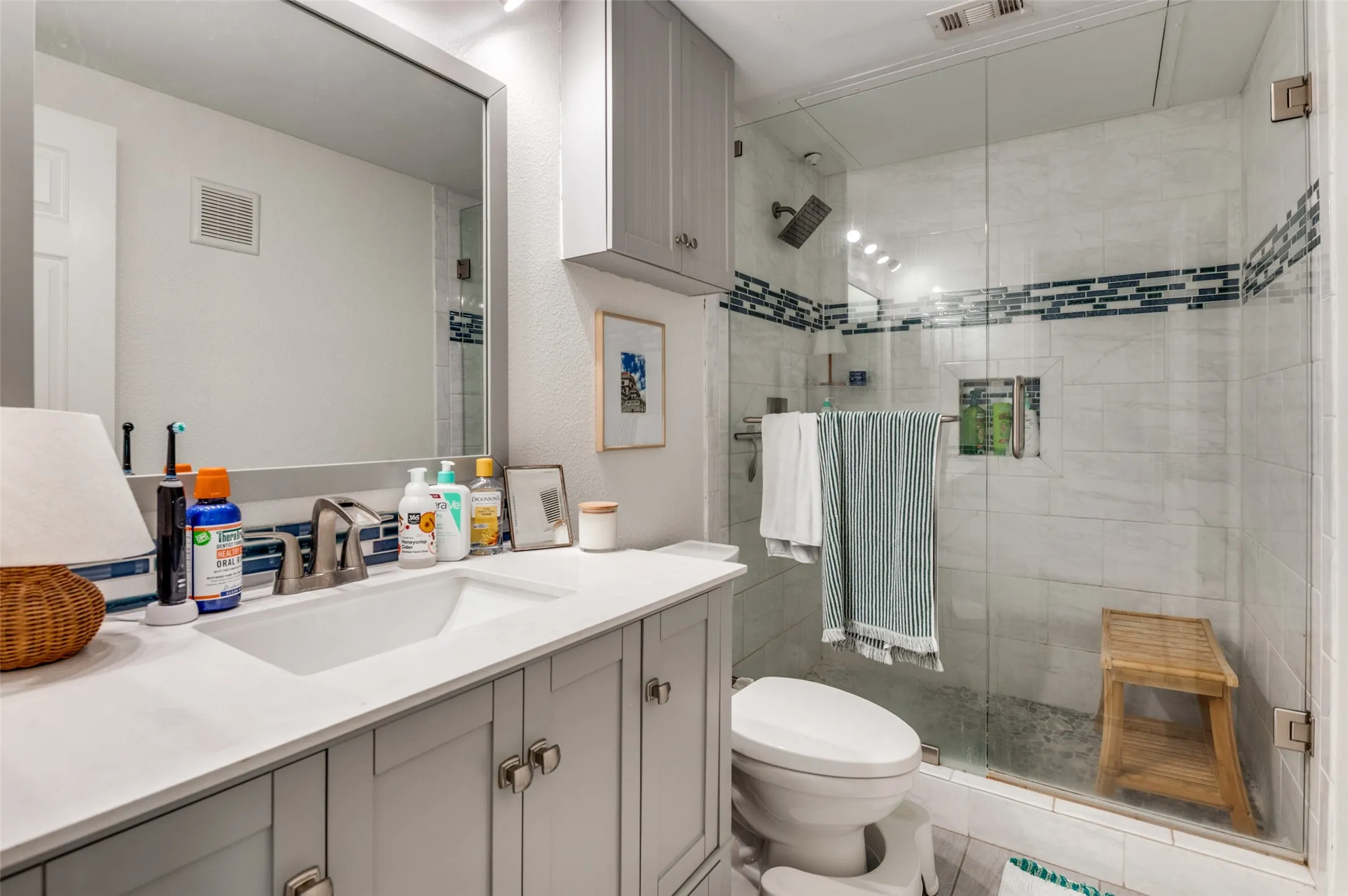 Condominium For Sale in Dallas County , 7151 Gaston Avenue 408, Dallas, Texas 75214, 1 Bedroom, 1 Bathroom, Garage spaces, 667 Sqft, built in 1984, Price $239,000, mls#21209858, Real Estate Agent in Dallas, Homes For Sale in Dallas county, Homes For Sale in Dallas, Realtor in Dallas Texas, Real Estate Brokerage Independent Realty Texas, Luminita Cordes Realtor