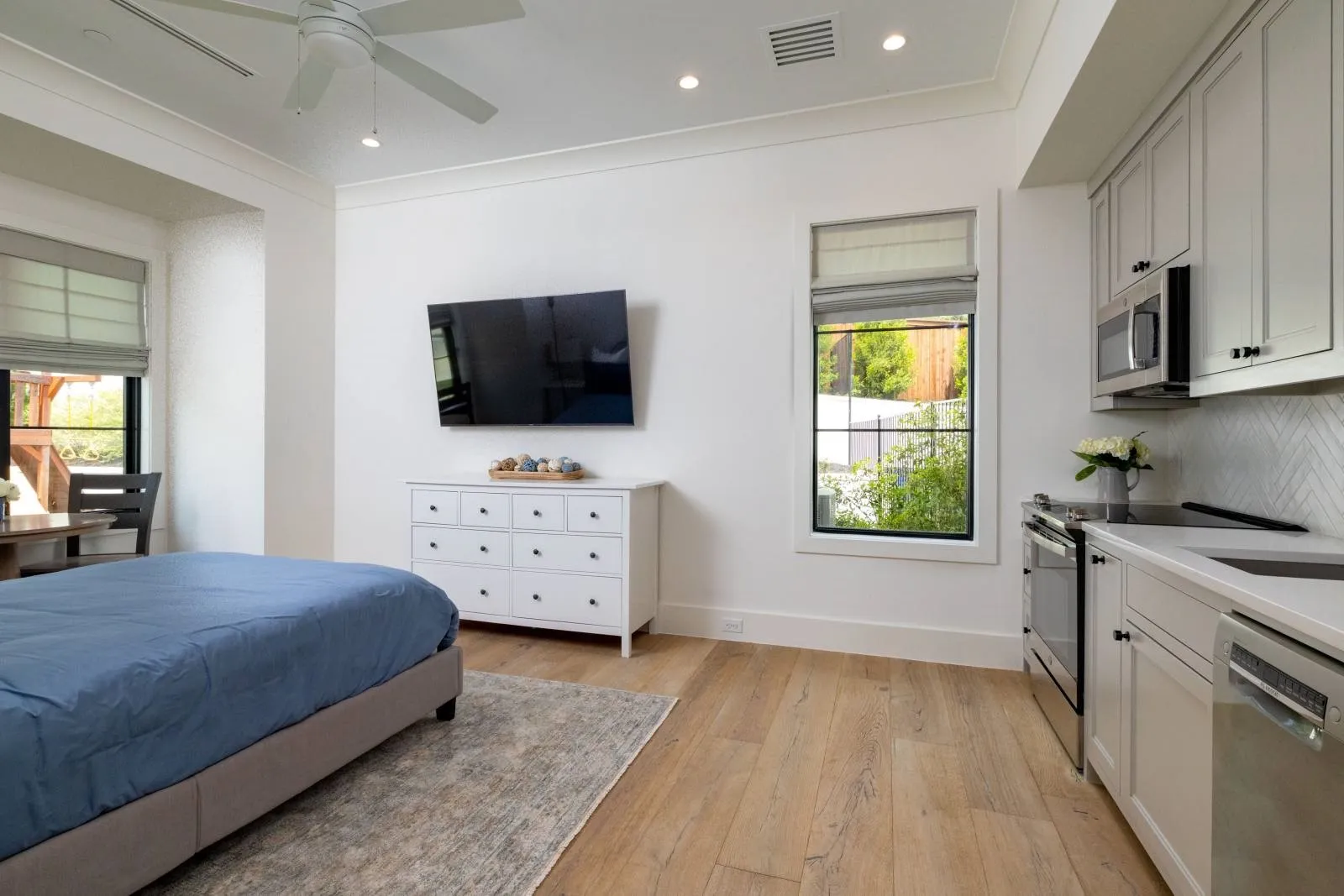 This multigenerational flex space has a spacious room, kitchen, en-suite, washer and dryer, and it's own entrance!