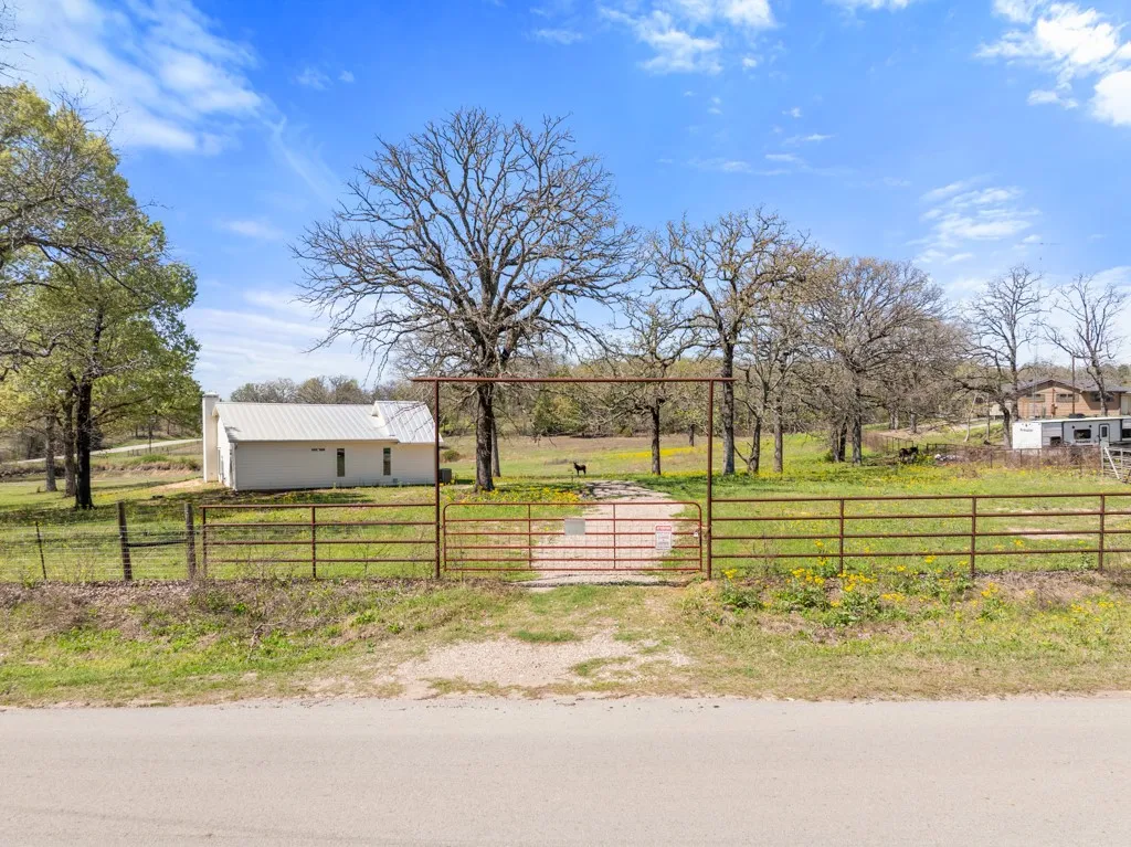 Farm For Sale in Smith County , 23326 CR 448, Lindale, Texas 75771, 2 Bedroom, 2 Bathroom, Garage spaces, 1,260 Sqft, built in 2022, mls#21210125, Real Estate Agent in Lindale, Homes For Sale in Smith county, Homes For Sale in Lindale, Realtor in Lindale Texas, Real Estate Brokerage Independent Realty Texas, Luminita Cordes Realtor