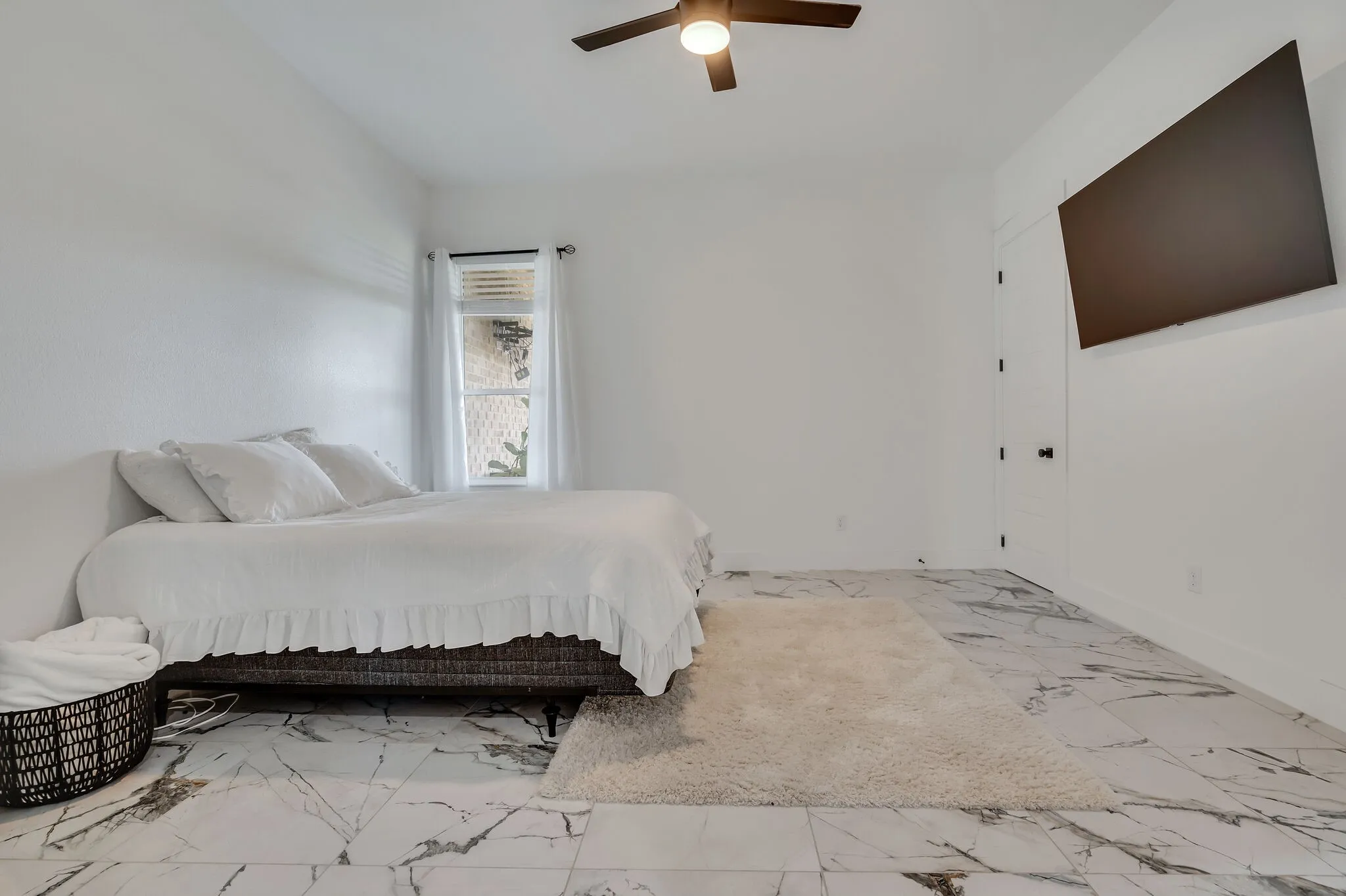 Single Family Residence For Sale in Denton County , 7299 Tom Trail, Krum, Texas 76249, 5 Bedroom, 4 Bathroom, 2 Garage spaces, 3,640 Sqft, built in 2023, Preowned, mls#21209740, Real Estate Agent in Krum, Homes For Sale in Denton county, Homes For Sale in Krum, Realtor in Krum Texas, Real Estate Brokerage Independent Realty Texas, Luminita Cordes Realtor