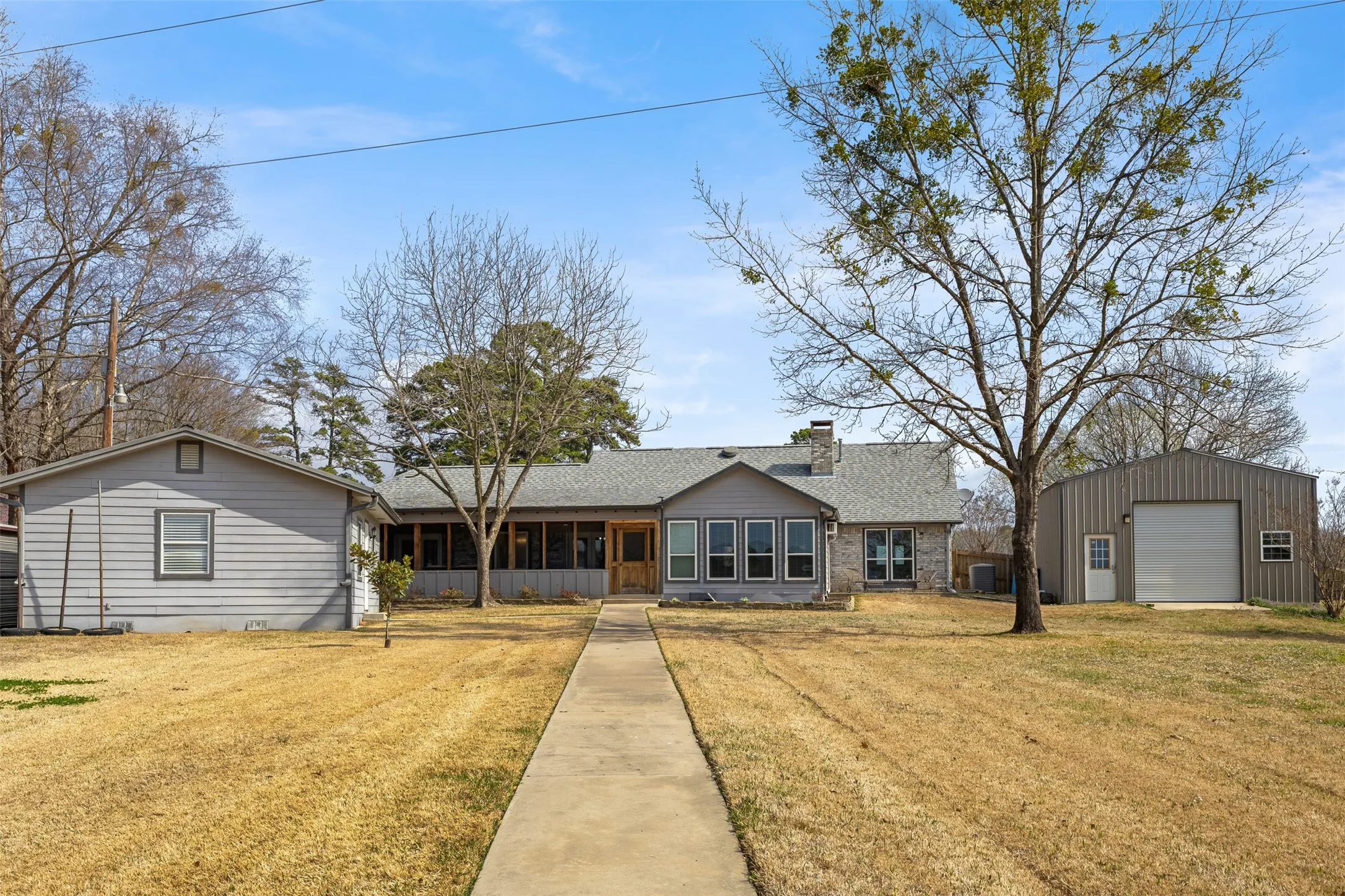Single Family Residence For Sale in Titus County , 664 County Road 2360, Mt Pleasant, Texas 75455, 3 Bedroom, 3 Bathroom, 4 Garage spaces, 2,900 Sqft, built in 1994, mls#21192024, Real Estate Agent in Mt Pleasant, Homes For Sale in Titus county, Homes For Sale in Mt Pleasant, Realtor in Mt Pleasant Texas, Real Estate Brokerage Independent Realty Texas, Luminita Cordes Realtor