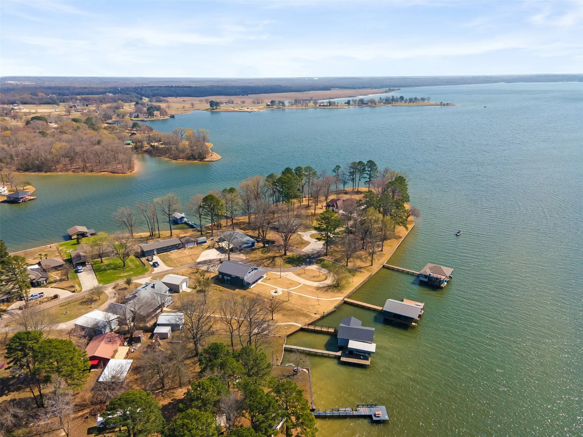 Single Family Residence For Sale in Titus County , 664 County Road 2360, Mt Pleasant, Texas 75455, 3 Bedroom, 3 Bathroom, 4 Garage spaces, 2,900 Sqft, built in 1994, mls#21192024, Real Estate Agent in Mt Pleasant, Homes For Sale in Titus county, Homes For Sale in Mt Pleasant, Realtor in Mt Pleasant Texas, Real Estate Brokerage Independent Realty Texas, Luminita Cordes Realtor