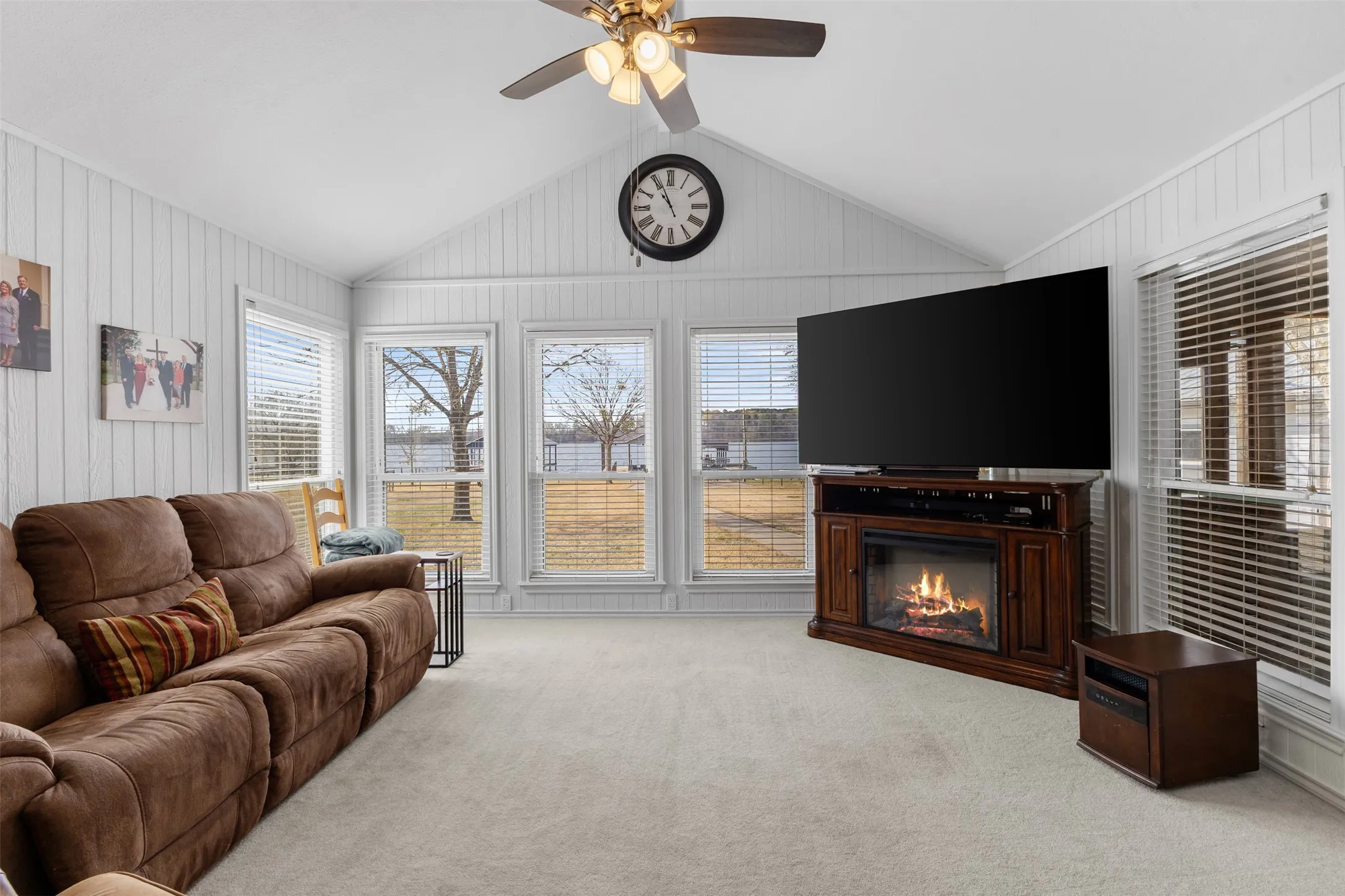 Single Family Residence For Sale in Titus County , 664 County Road 2360, Mt Pleasant, Texas 75455, 3 Bedroom, 3 Bathroom, 4 Garage spaces, 2,900 Sqft, built in 1994, mls#21192024, Real Estate Agent in Mt Pleasant, Homes For Sale in Titus county, Homes For Sale in Mt Pleasant, Realtor in Mt Pleasant Texas, Real Estate Brokerage Independent Realty Texas, Luminita Cordes Realtor