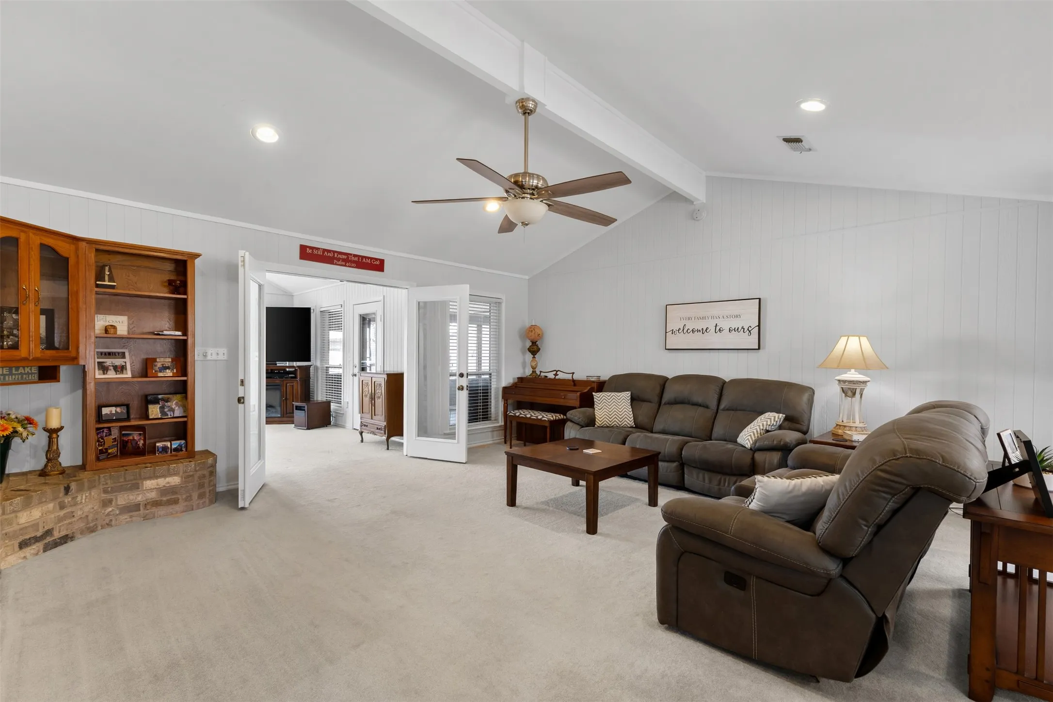 Single Family Residence For Sale in Titus County , 664 County Road 2360, Mt Pleasant, Texas 75455, 3 Bedroom, 3 Bathroom, 4 Garage spaces, 2,900 Sqft, built in 1994, mls#21192024, Real Estate Agent in Mt Pleasant, Homes For Sale in Titus county, Homes For Sale in Mt Pleasant, Realtor in Mt Pleasant Texas, Real Estate Brokerage Independent Realty Texas, Luminita Cordes Realtor