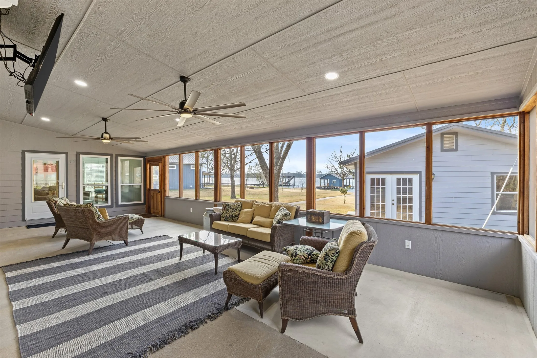 Single Family Residence For Sale in Titus County , 664 County Road 2360, Mt Pleasant, Texas 75455, 3 Bedroom, 3 Bathroom, 4 Garage spaces, 2,900 Sqft, built in 1994, mls#21192024, Real Estate Agent in Mt Pleasant, Homes For Sale in Titus county, Homes For Sale in Mt Pleasant, Realtor in Mt Pleasant Texas, Real Estate Brokerage Independent Realty Texas, Luminita Cordes Realtor