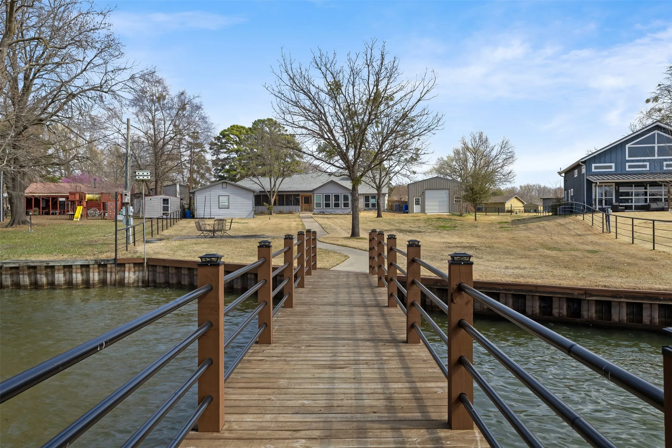 Single Family Residence For Sale in Titus County , 664 County Road 2360, Mt Pleasant, Texas 75455, 3 Bedroom, 3 Bathroom, 4 Garage spaces, 2,900 Sqft, built in 1994, mls#21192024, Real Estate Agent in Mt Pleasant, Homes For Sale in Titus county, Homes For Sale in Mt Pleasant, Realtor in Mt Pleasant Texas, Real Estate Brokerage Independent Realty Texas, Luminita Cordes Realtor