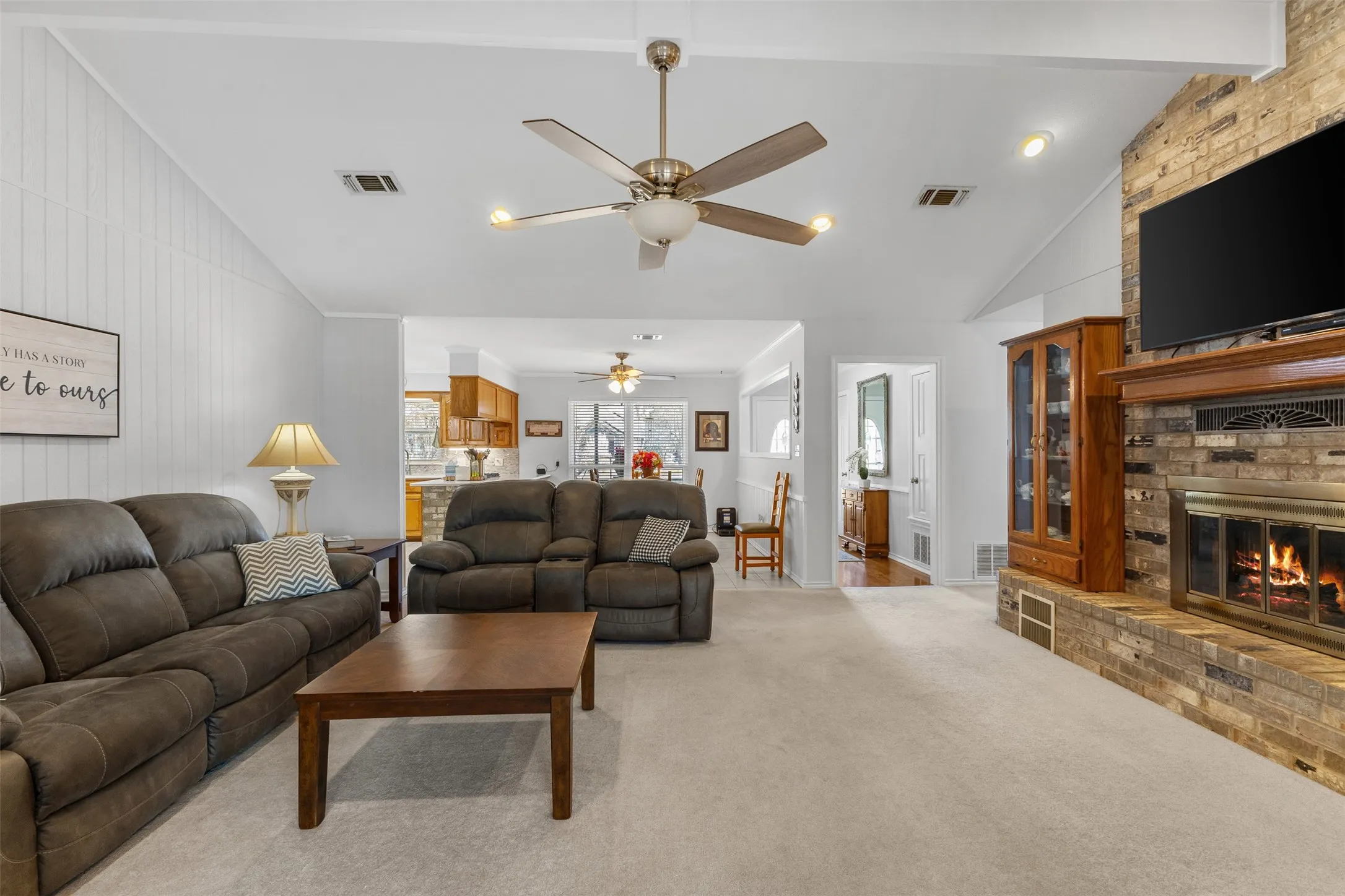 Single Family Residence For Sale in Titus County , 664 County Road 2360, Mt Pleasant, Texas 75455, 3 Bedroom, 3 Bathroom, 4 Garage spaces, 2,900 Sqft, built in 1994, mls#21192024, Real Estate Agent in Mt Pleasant, Homes For Sale in Titus county, Homes For Sale in Mt Pleasant, Realtor in Mt Pleasant Texas, Real Estate Brokerage Independent Realty Texas, Luminita Cordes Realtor