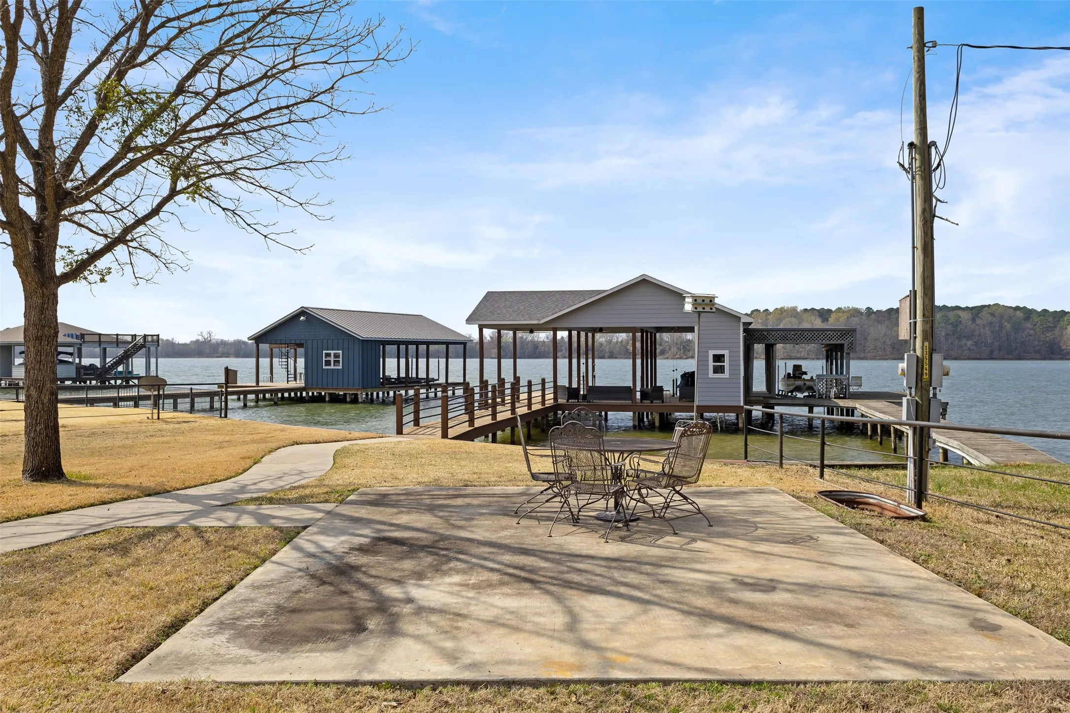 Single Family Residence For Sale in Titus County , 664 County Road 2360, Mt Pleasant, Texas 75455, 3 Bedroom, 3 Bathroom, 4 Garage spaces, 2,900 Sqft, built in 1994, mls#21192024, Real Estate Agent in Mt Pleasant, Homes For Sale in Titus county, Homes For Sale in Mt Pleasant, Realtor in Mt Pleasant Texas, Real Estate Brokerage Independent Realty Texas, Luminita Cordes Realtor