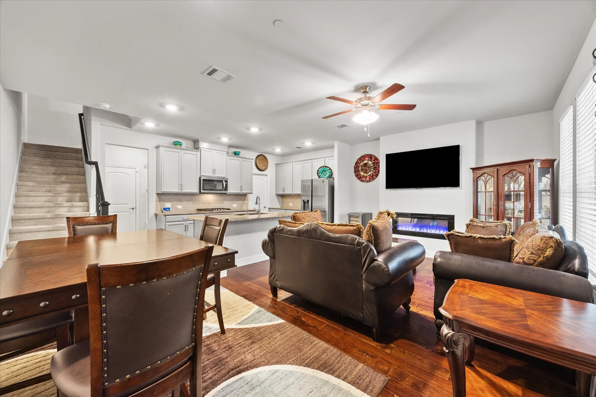 Townhouse For Sale in Collin County , 329 Baker Drive, Plano, Texas 75074, 4 Bedroom, 4 Bathroom, 2 Garage spaces, 2,035 Sqft, built in 2022, Preowned, mls#21199369, Real Estate Agent in Plano, Homes For Sale in Collin county, Homes For Sale in Plano, Realtor in Plano Texas, Real Estate Brokerage Independent Realty Texas, Luminita Cordes Realtor