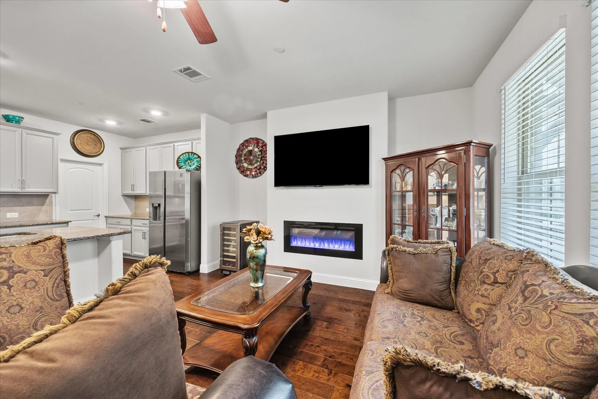 Townhouse For Sale in Collin County , 329 Baker Drive, Plano, Texas 75074, 4 Bedroom, 4 Bathroom, 2 Garage spaces, 2,035 Sqft, built in 2022, Preowned, mls#21199369, Real Estate Agent in Plano, Homes For Sale in Collin county, Homes For Sale in Plano, Realtor in Plano Texas, Real Estate Brokerage Independent Realty Texas, Luminita Cordes Realtor