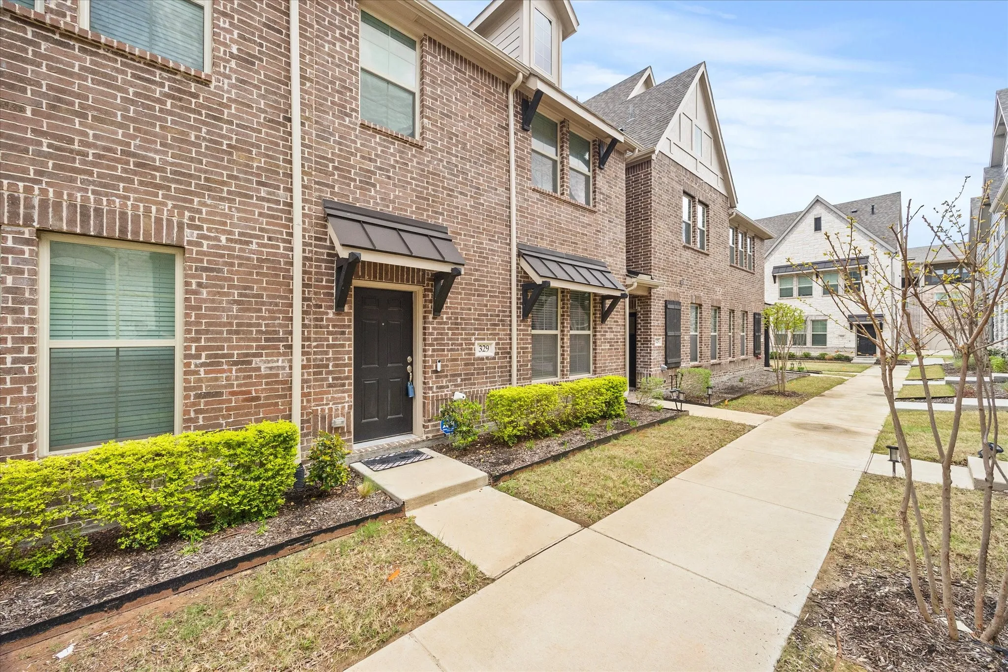Townhouse For Sale in Collin County , 329 Baker Drive, Plano, Texas 75074, 4 Bedroom, 4 Bathroom, 2 Garage spaces, 2,035 Sqft, built in 2022, Preowned, mls#21199369, Real Estate Agent in Plano, Homes For Sale in Collin county, Homes For Sale in Plano, Realtor in Plano Texas, Real Estate Brokerage Independent Realty Texas, Luminita Cordes Realtor