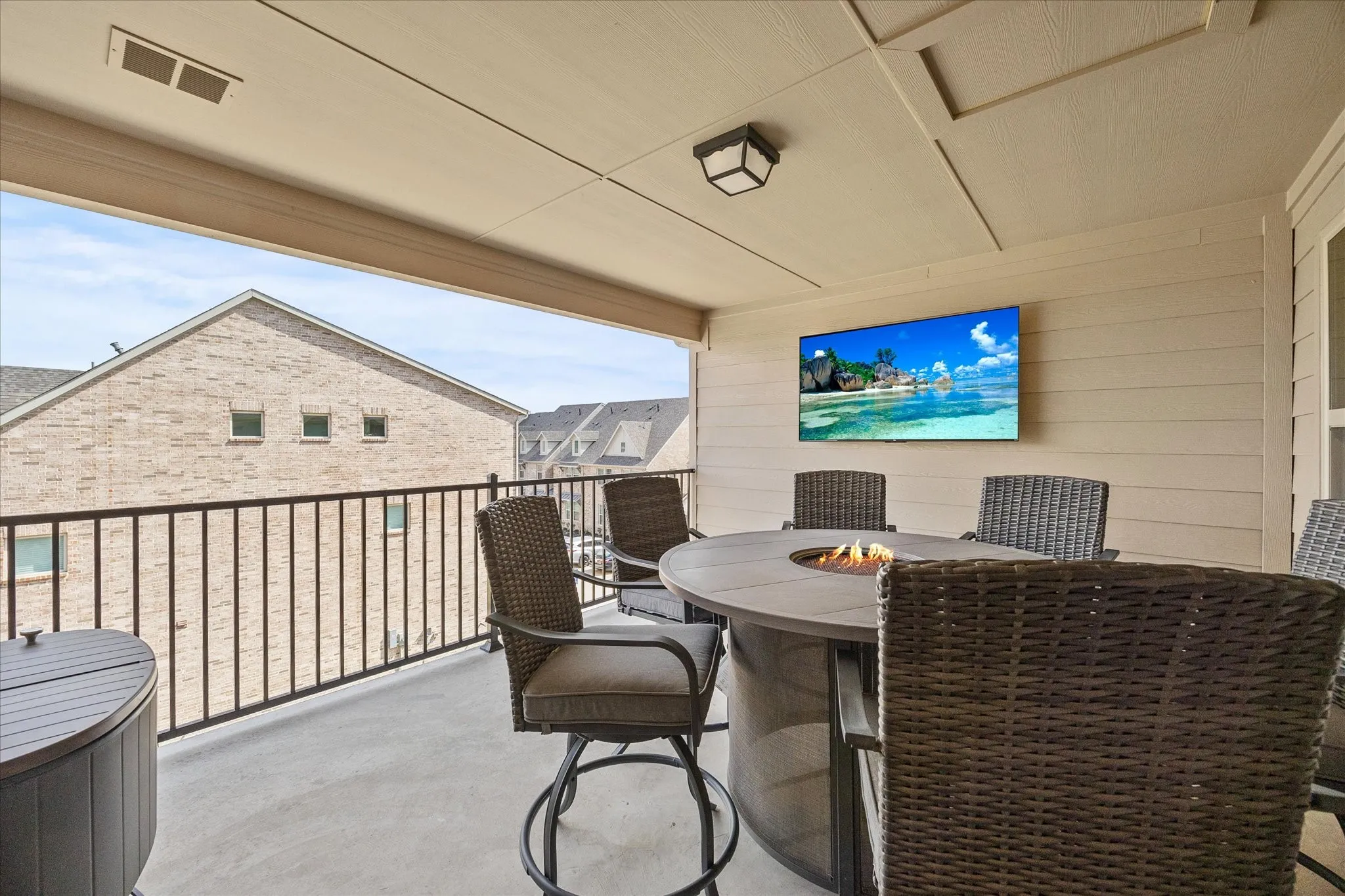 Townhouse For Sale in Collin County , 329 Baker Drive, Plano, Texas 75074, 4 Bedroom, 4 Bathroom, 2 Garage spaces, 2,035 Sqft, built in 2022, Preowned, mls#21199369, Real Estate Agent in Plano, Homes For Sale in Collin county, Homes For Sale in Plano, Realtor in Plano Texas, Real Estate Brokerage Independent Realty Texas, Luminita Cordes Realtor
