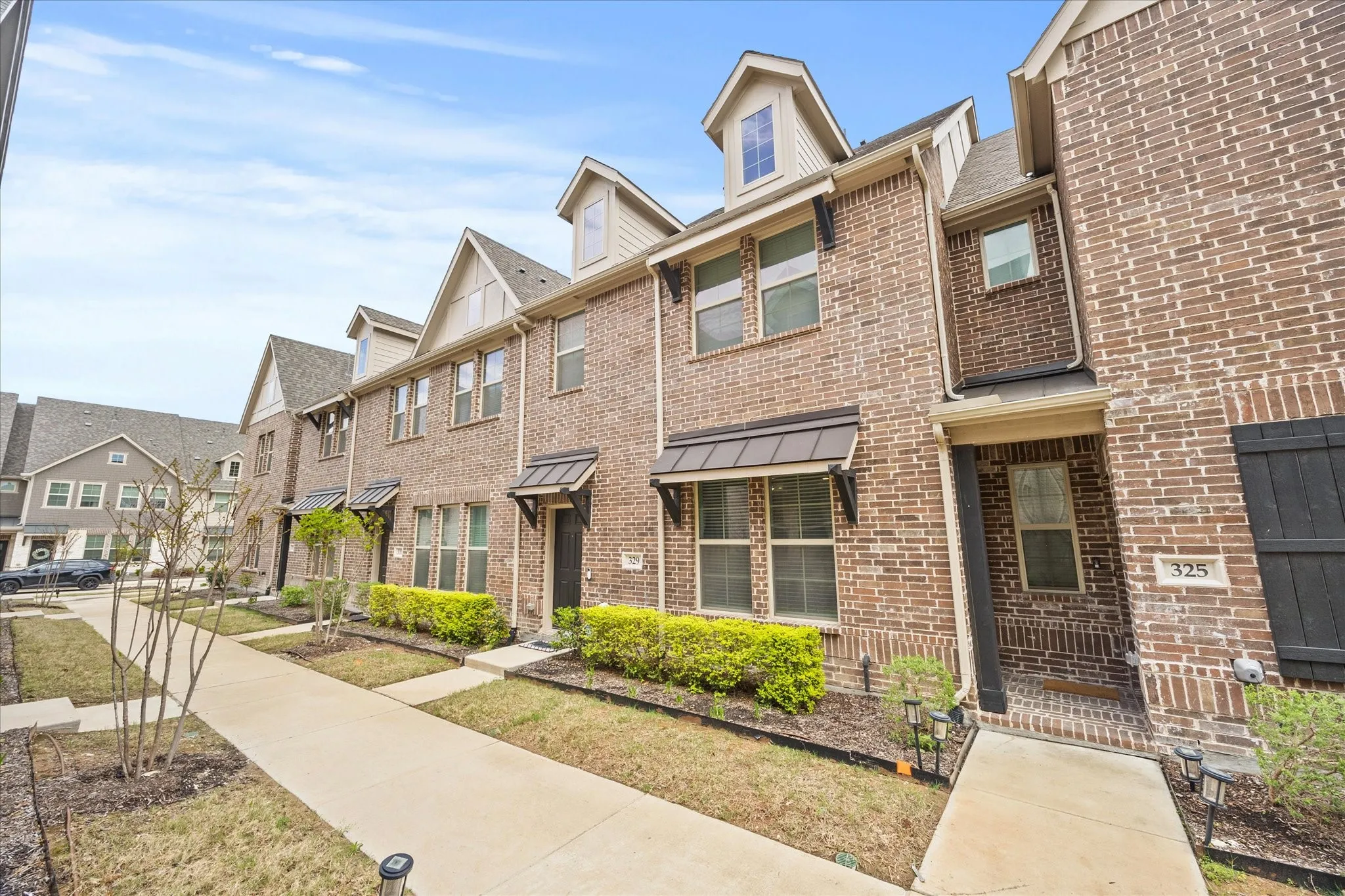 Townhouse For Sale in Collin County , 329 Baker Drive, Plano, Texas 75074, 4 Bedroom, 4 Bathroom, 2 Garage spaces, 2,035 Sqft, built in 2022, Preowned, mls#21199369, Real Estate Agent in Plano, Homes For Sale in Collin county, Homes For Sale in Plano, Realtor in Plano Texas, Real Estate Brokerage Independent Realty Texas, Luminita Cordes Realtor