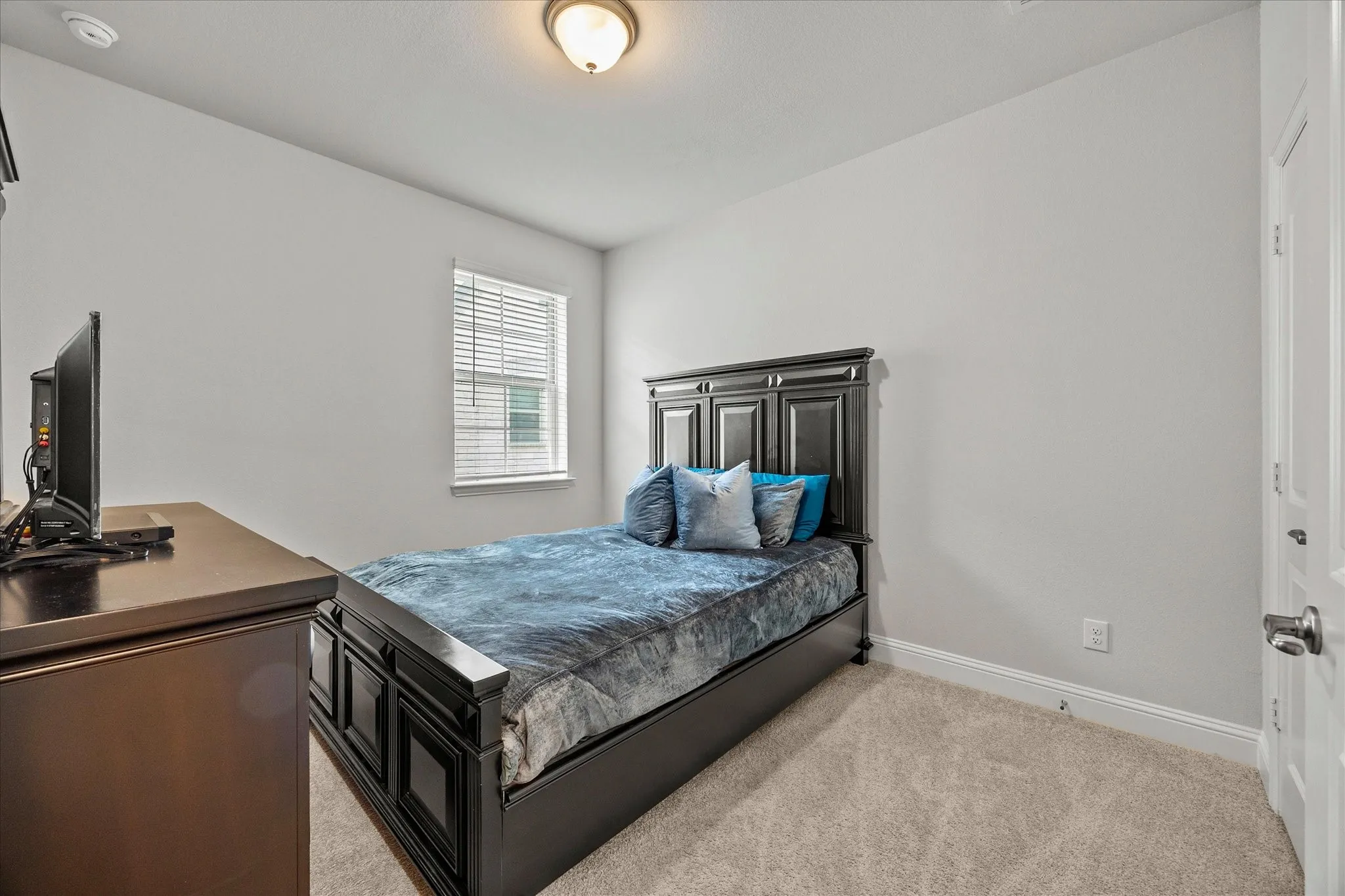 Townhouse For Sale in Collin County , 329 Baker Drive, Plano, Texas 75074, 4 Bedroom, 4 Bathroom, 2 Garage spaces, 2,035 Sqft, built in 2022, Preowned, mls#21199369, Real Estate Agent in Plano, Homes For Sale in Collin county, Homes For Sale in Plano, Realtor in Plano Texas, Real Estate Brokerage Independent Realty Texas, Luminita Cordes Realtor