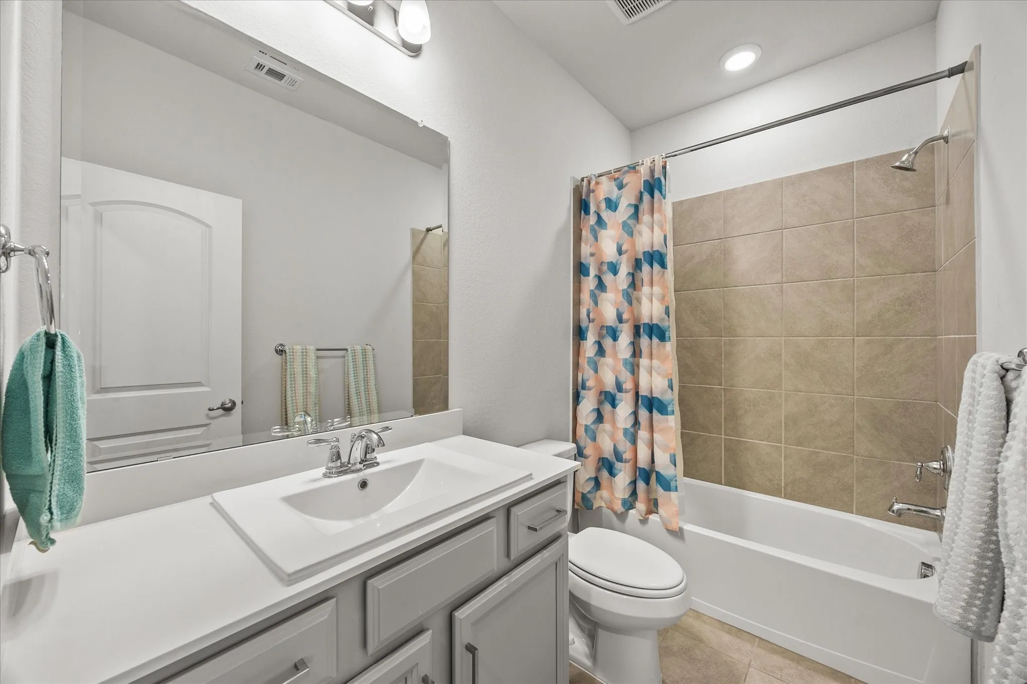 Townhouse For Sale in Collin County , 329 Baker Drive, Plano, Texas 75074, 4 Bedroom, 4 Bathroom, 2 Garage spaces, 2,035 Sqft, built in 2022, Preowned, mls#21199369, Real Estate Agent in Plano, Homes For Sale in Collin county, Homes For Sale in Plano, Realtor in Plano Texas, Real Estate Brokerage Independent Realty Texas, Luminita Cordes Realtor