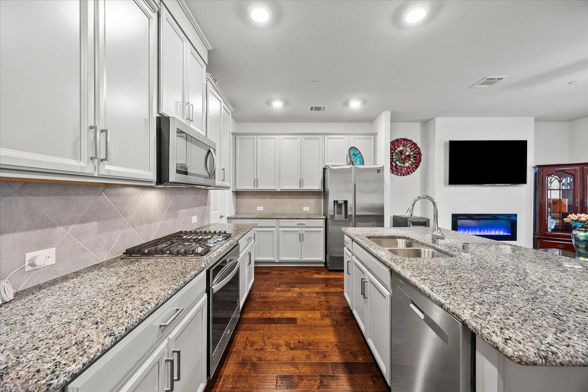 Townhouse For Sale in Collin County , 329 Baker Drive, Plano, Texas 75074, 4 Bedroom, 4 Bathroom, 2 Garage spaces, 2,035 Sqft, built in 2022, Preowned, mls#21199369, Real Estate Agent in Plano, Homes For Sale in Collin county, Homes For Sale in Plano, Realtor in Plano Texas, Real Estate Brokerage Independent Realty Texas, Luminita Cordes Realtor
