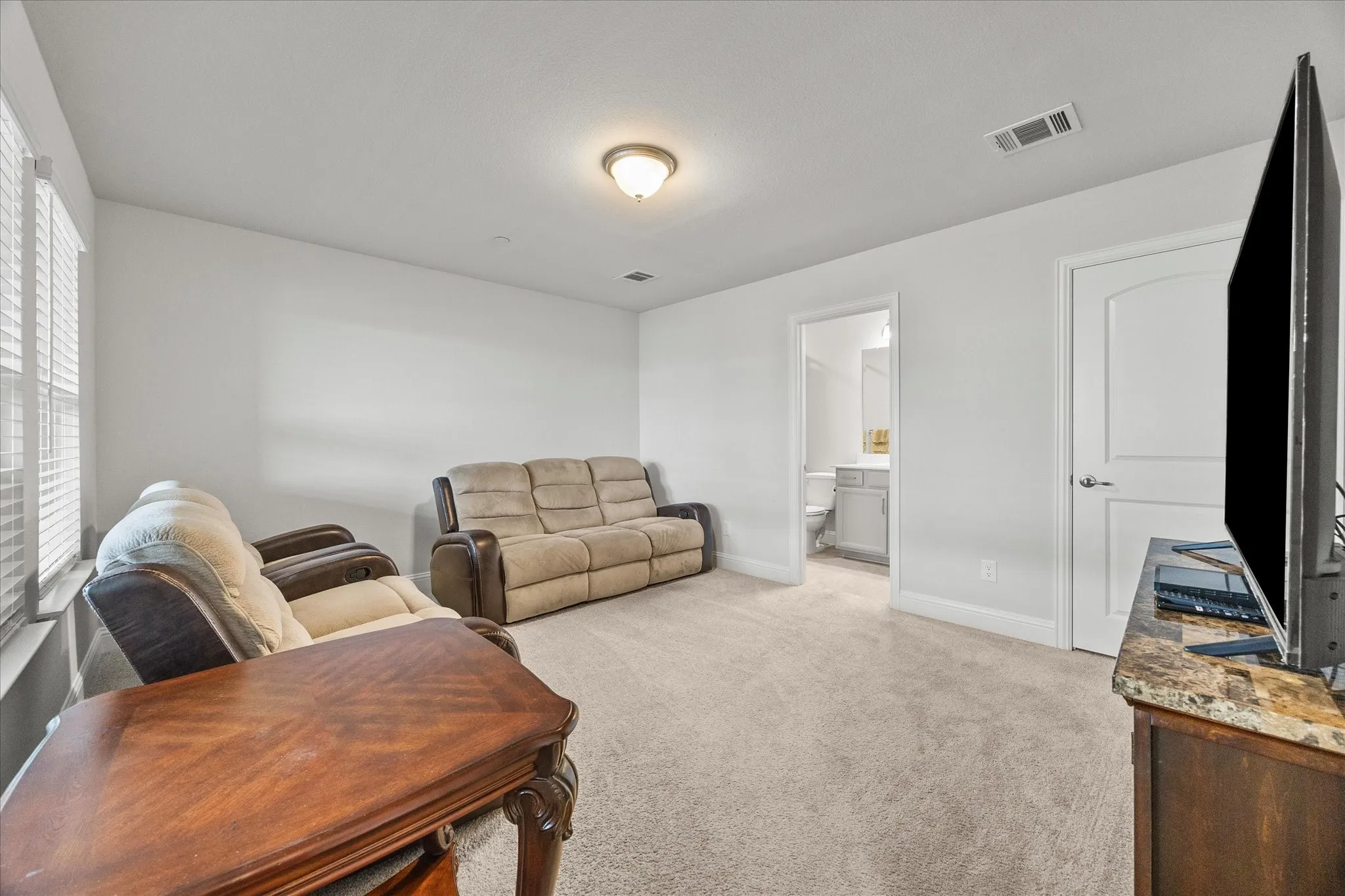 Townhouse For Sale in Collin County , 329 Baker Drive, Plano, Texas 75074, 4 Bedroom, 4 Bathroom, 2 Garage spaces, 2,035 Sqft, built in 2022, Preowned, mls#21199369, Real Estate Agent in Plano, Homes For Sale in Collin county, Homes For Sale in Plano, Realtor in Plano Texas, Real Estate Brokerage Independent Realty Texas, Luminita Cordes Realtor