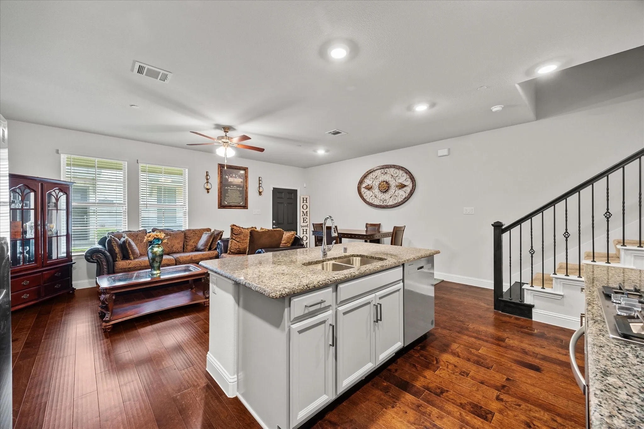 Townhouse For Sale in Collin County , 329 Baker Drive, Plano, Texas 75074, 4 Bedroom, 4 Bathroom, 2 Garage spaces, 2,035 Sqft, built in 2022, Preowned, mls#21199369, Real Estate Agent in Plano, Homes For Sale in Collin county, Homes For Sale in Plano, Realtor in Plano Texas, Real Estate Brokerage Independent Realty Texas, Luminita Cordes Realtor