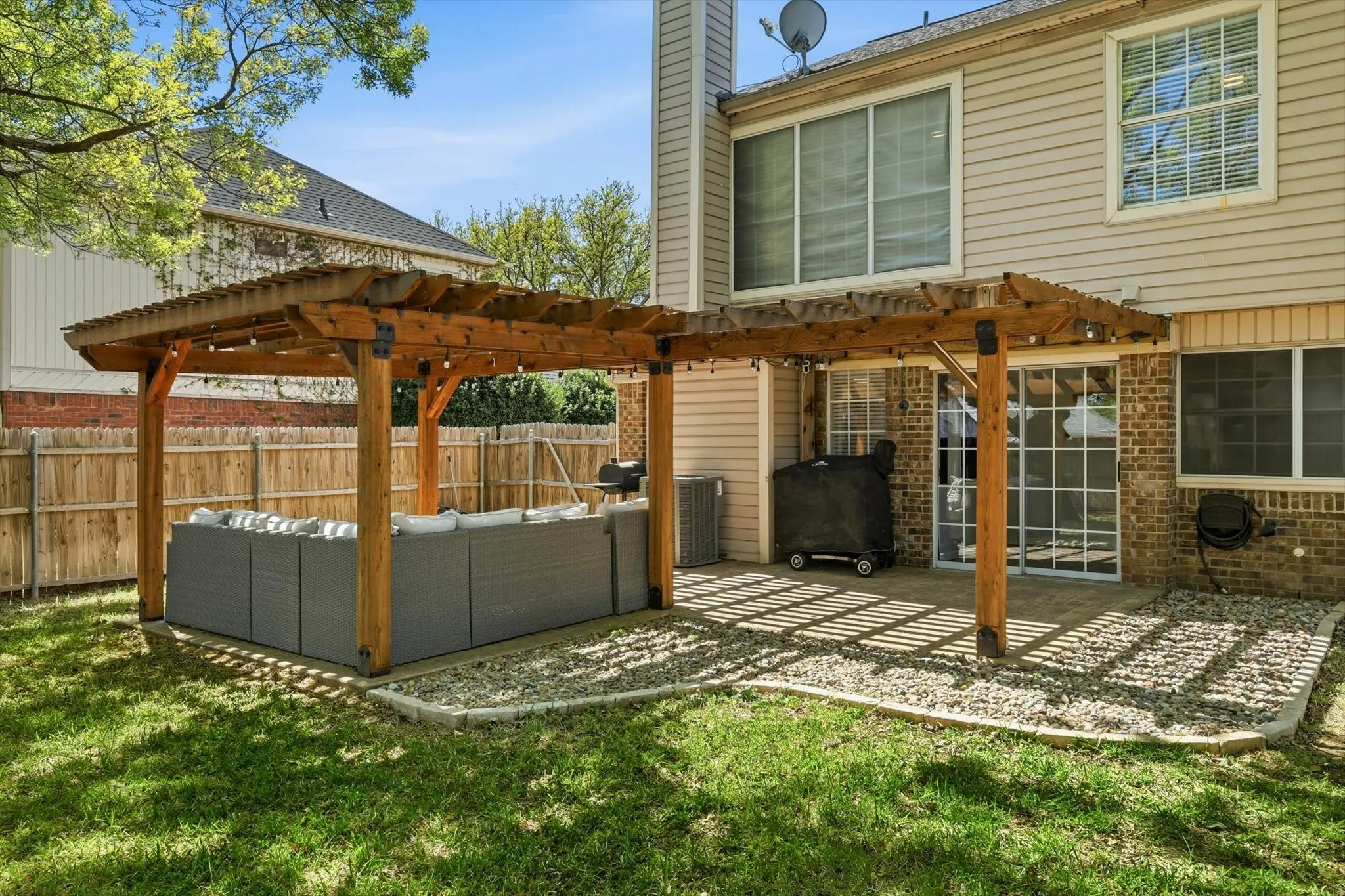 Single Family Residence For Sale in Tarrant County , 6824 Wooddale Drive, Watauga, Texas 76148, 4 Bedroom, 3 Bathroom, 2 Garage spaces, 2,021 Sqft, built in 1988, mls#21210156, Real Estate Agent in Watauga, Homes For Sale in Tarrant county, Homes For Sale in Watauga, Realtor in Watauga Texas, Real Estate Brokerage Independent Realty Texas, Luminita Cordes Realtor