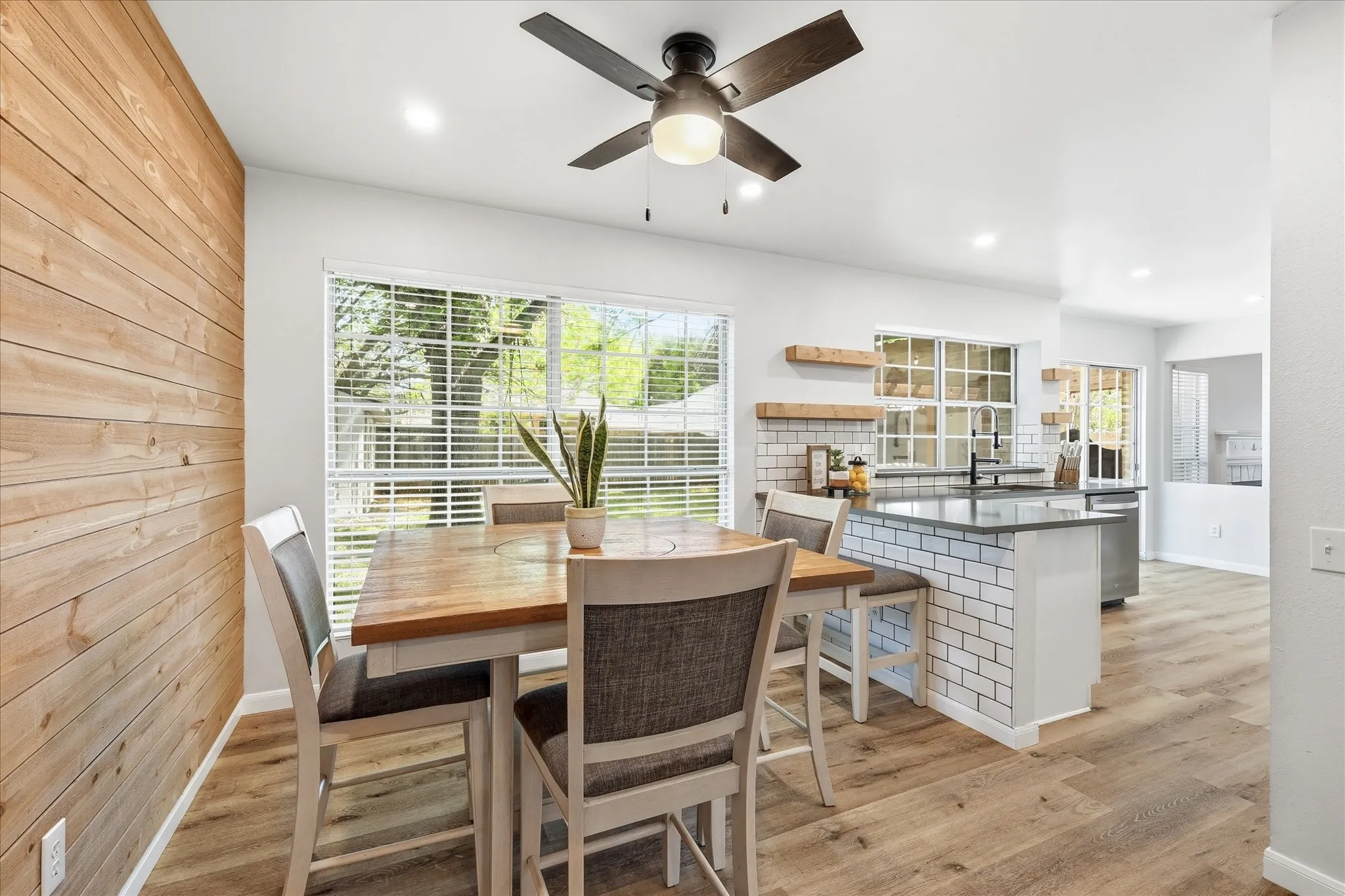 Single Family Residence For Sale in Tarrant County , 6824 Wooddale Drive, Watauga, Texas 76148, 4 Bedroom, 3 Bathroom, 2 Garage spaces, 2,021 Sqft, built in 1988, mls#21210156, Real Estate Agent in Watauga, Homes For Sale in Tarrant county, Homes For Sale in Watauga, Realtor in Watauga Texas, Real Estate Brokerage Independent Realty Texas, Luminita Cordes Realtor
