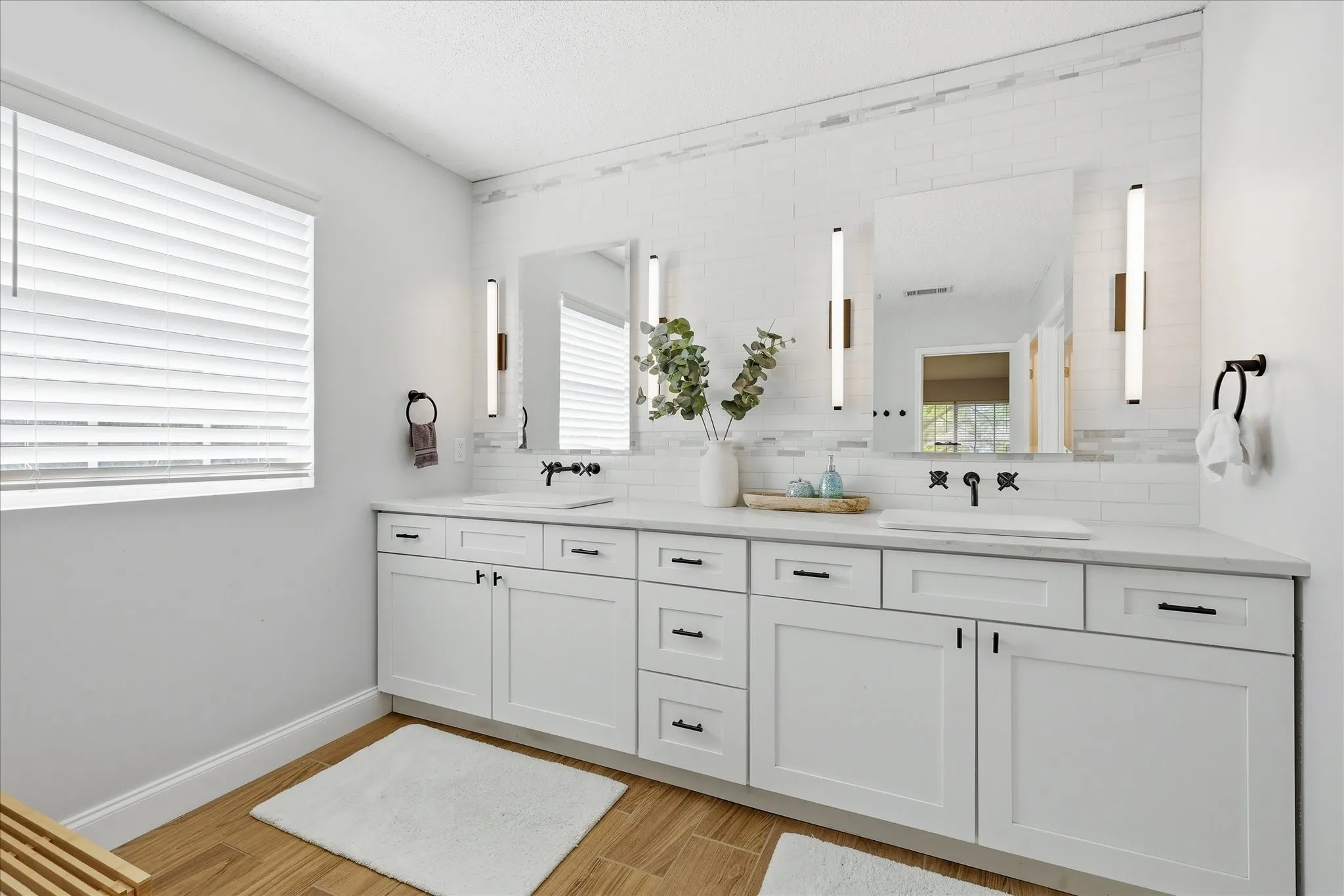 Single Family Residence For Sale in Tarrant County , 6824 Wooddale Drive, Watauga, Texas 76148, 4 Bedroom, 3 Bathroom, 2 Garage spaces, 2,021 Sqft, built in 1988, mls#21210156, Real Estate Agent in Watauga, Homes For Sale in Tarrant county, Homes For Sale in Watauga, Realtor in Watauga Texas, Real Estate Brokerage Independent Realty Texas, Luminita Cordes Realtor