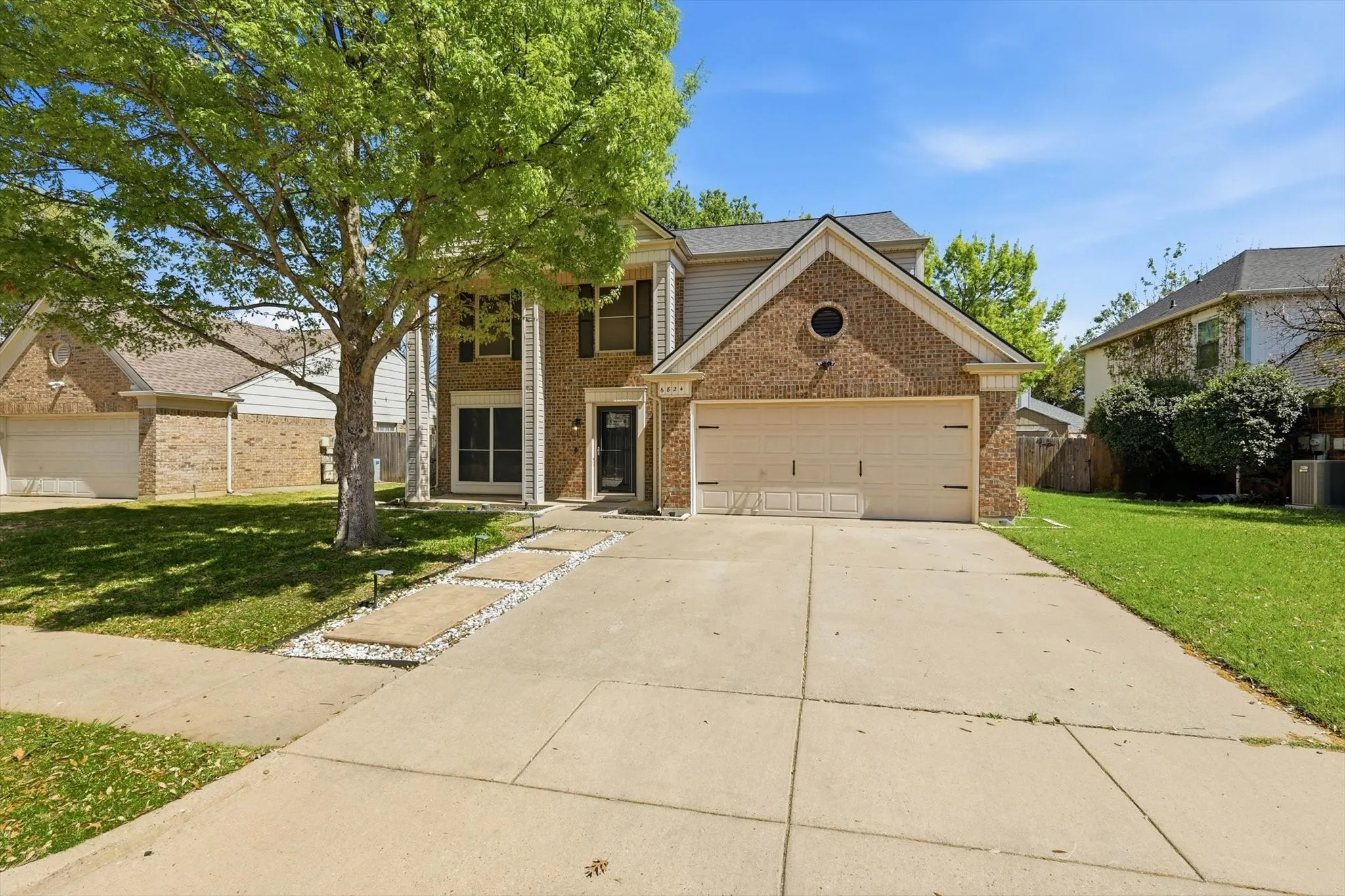 Single Family Residence For Sale in Tarrant County , 6824 Wooddale Drive, Watauga, Texas 76148, 4 Bedroom, 3 Bathroom, 2 Garage spaces, 2,021 Sqft, built in 1988, mls#21210156, Real Estate Agent in Watauga, Homes For Sale in Tarrant county, Homes For Sale in Watauga, Realtor in Watauga Texas, Real Estate Brokerage Independent Realty Texas, Luminita Cordes Realtor