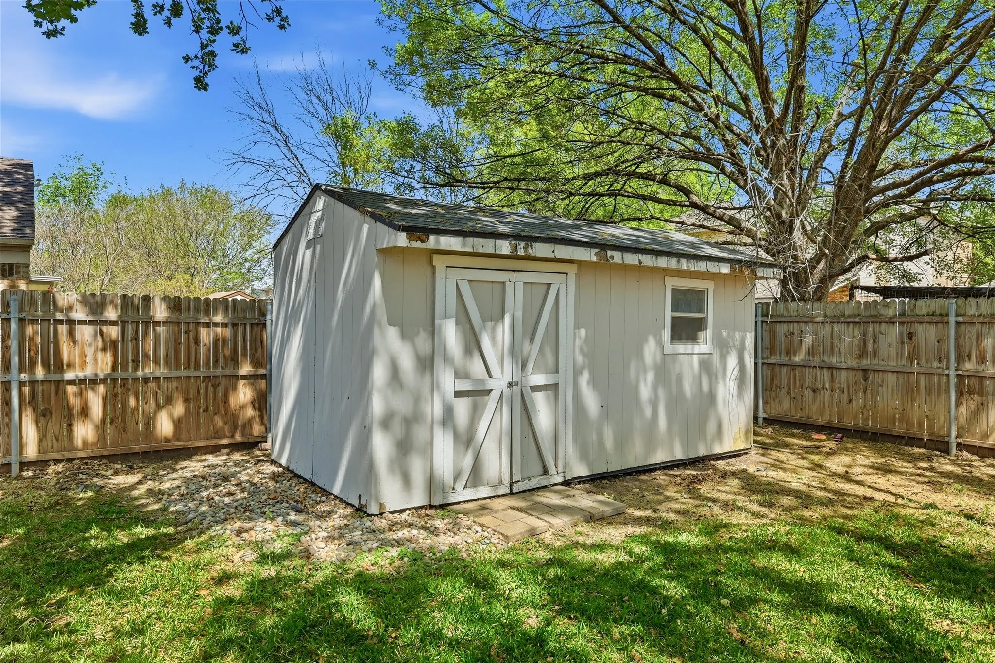 Single Family Residence For Sale in Tarrant County , 6824 Wooddale Drive, Watauga, Texas 76148, 4 Bedroom, 3 Bathroom, 2 Garage spaces, 2,021 Sqft, built in 1988, mls#21210156, Real Estate Agent in Watauga, Homes For Sale in Tarrant county, Homes For Sale in Watauga, Realtor in Watauga Texas, Real Estate Brokerage Independent Realty Texas, Luminita Cordes Realtor