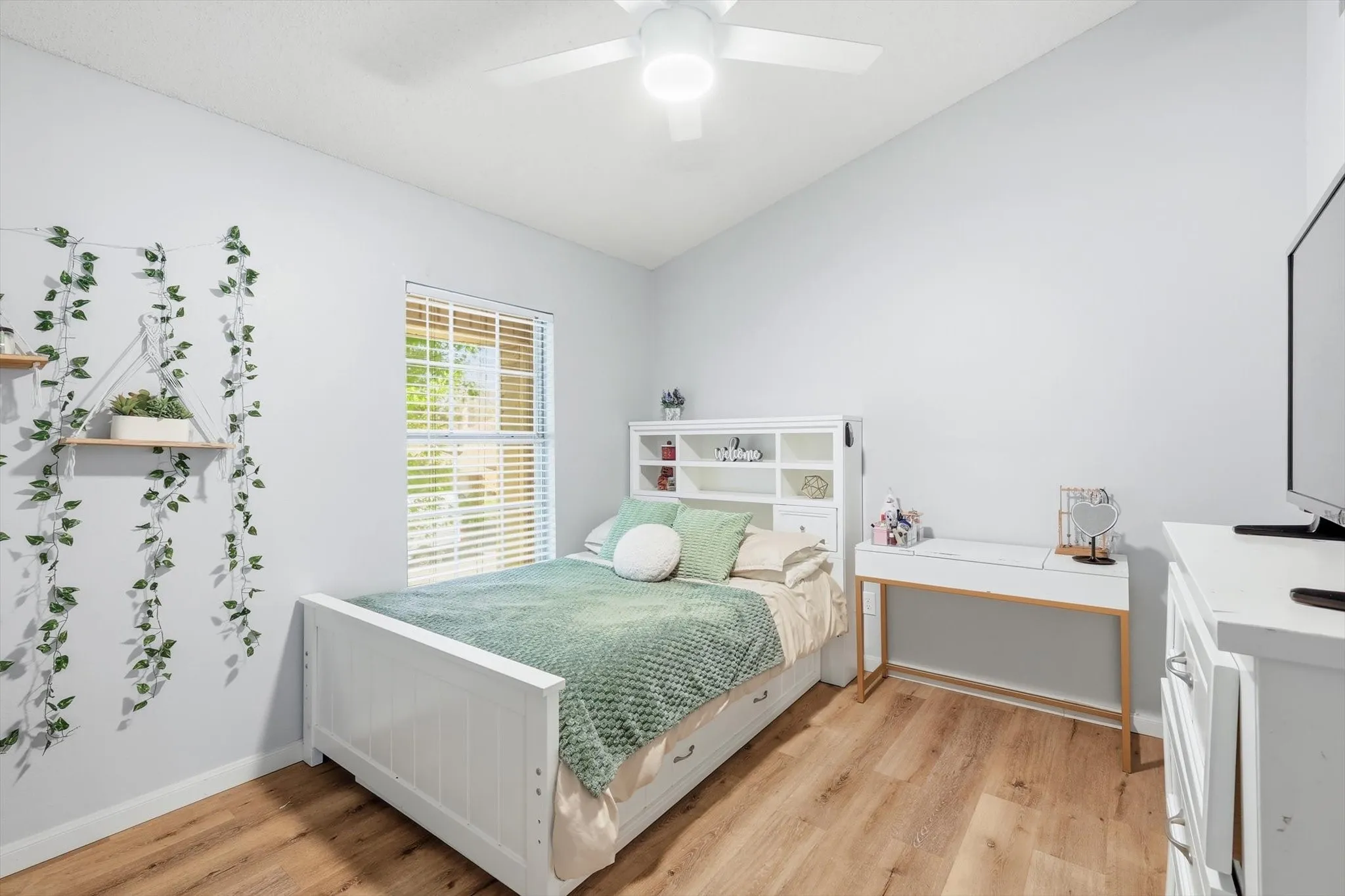 Single Family Residence For Sale in Tarrant County , 6824 Wooddale Drive, Watauga, Texas 76148, 4 Bedroom, 3 Bathroom, 2 Garage spaces, 2,021 Sqft, built in 1988, mls#21210156, Real Estate Agent in Watauga, Homes For Sale in Tarrant county, Homes For Sale in Watauga, Realtor in Watauga Texas, Real Estate Brokerage Independent Realty Texas, Luminita Cordes Realtor