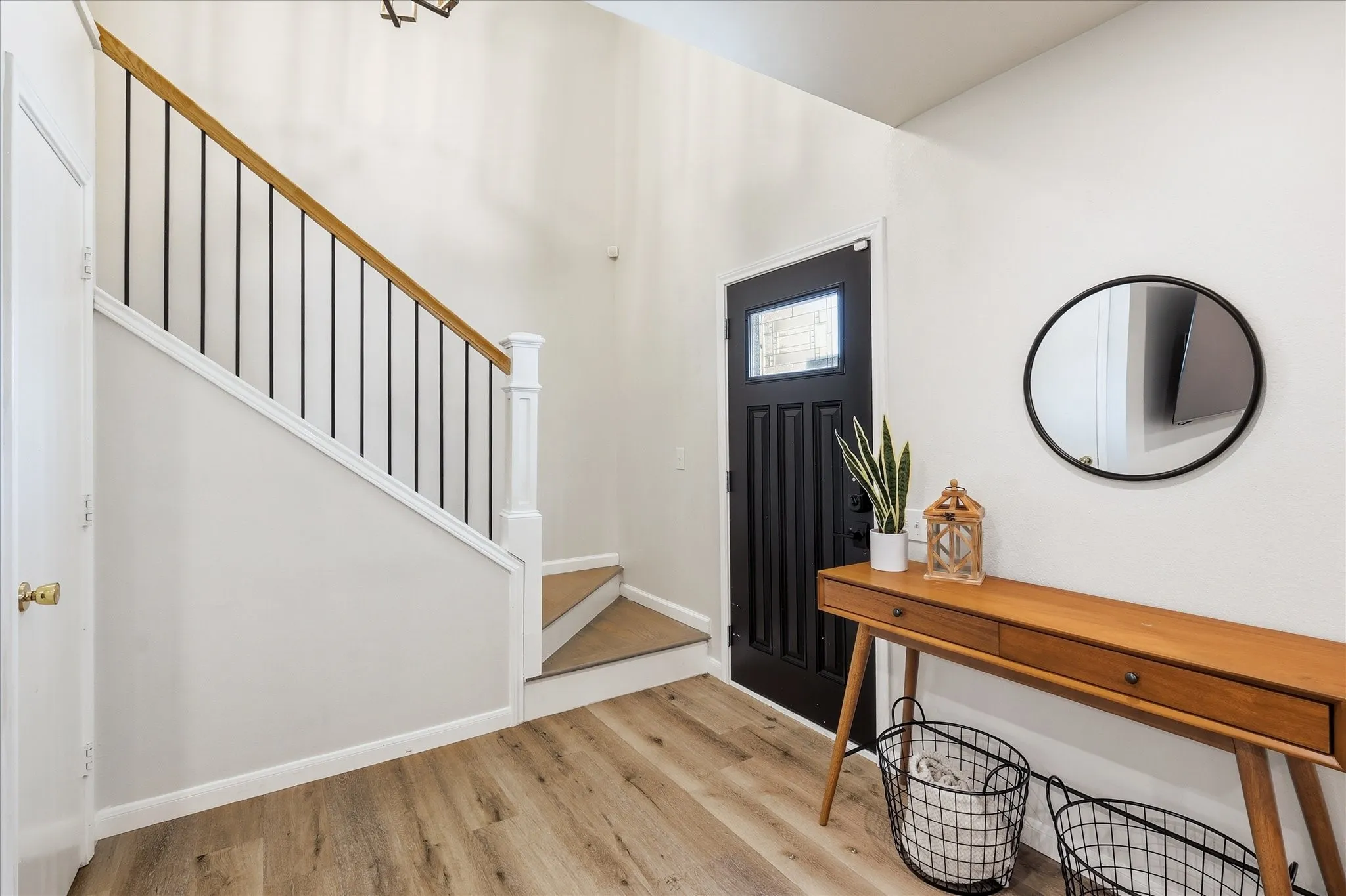 Single Family Residence For Sale in Tarrant County , 6824 Wooddale Drive, Watauga, Texas 76148, 4 Bedroom, 3 Bathroom, 2 Garage spaces, 2,021 Sqft, built in 1988, mls#21210156, Real Estate Agent in Watauga, Homes For Sale in Tarrant county, Homes For Sale in Watauga, Realtor in Watauga Texas, Real Estate Brokerage Independent Realty Texas, Luminita Cordes Realtor
