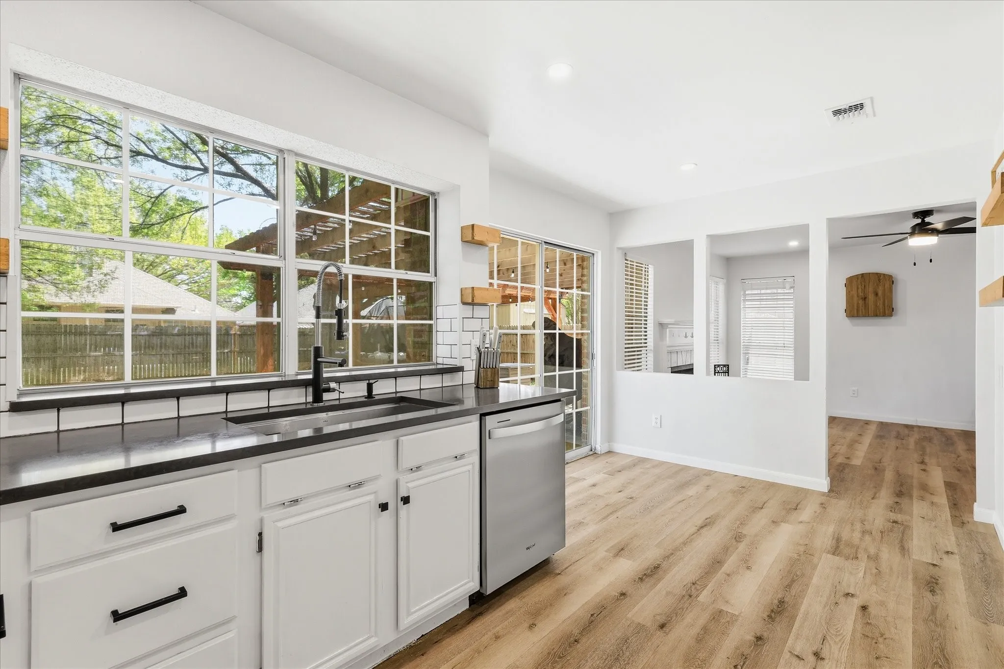 Single Family Residence For Sale in Tarrant County , 6824 Wooddale Drive, Watauga, Texas 76148, 4 Bedroom, 3 Bathroom, 2 Garage spaces, 2,021 Sqft, built in 1988, mls#21210156, Real Estate Agent in Watauga, Homes For Sale in Tarrant county, Homes For Sale in Watauga, Realtor in Watauga Texas, Real Estate Brokerage Independent Realty Texas, Luminita Cordes Realtor