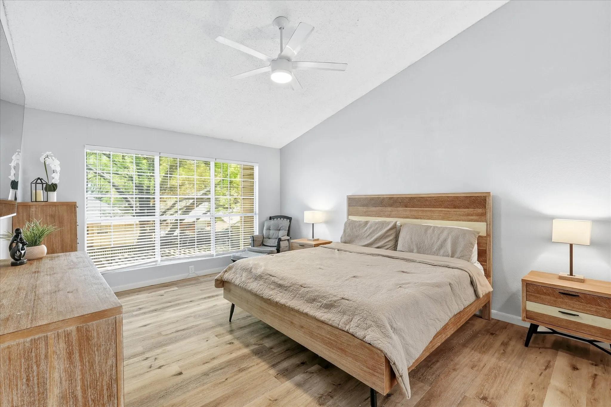 Single Family Residence For Sale in Tarrant County , 6824 Wooddale Drive, Watauga, Texas 76148, 4 Bedroom, 3 Bathroom, 2 Garage spaces, 2,021 Sqft, built in 1988, mls#21210156, Real Estate Agent in Watauga, Homes For Sale in Tarrant county, Homes For Sale in Watauga, Realtor in Watauga Texas, Real Estate Brokerage Independent Realty Texas, Luminita Cordes Realtor