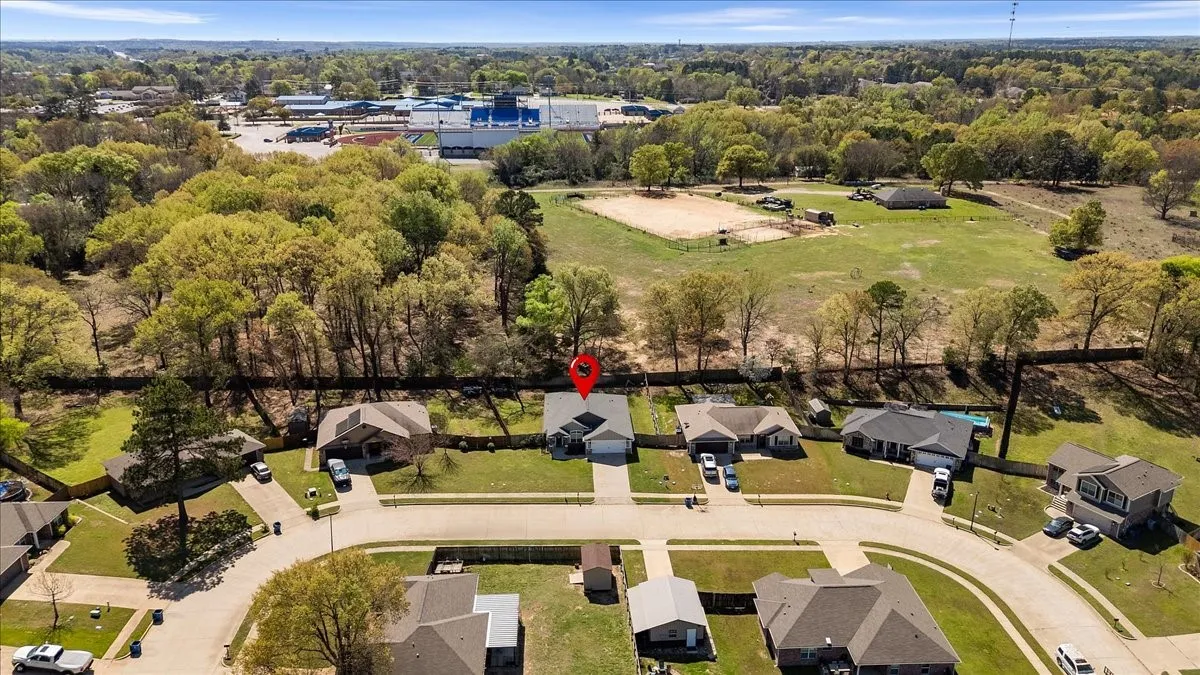 Single Family Residence For Sale in Smith County , 307 Mission Crest Circle, Lindale, Texas 75771, 3 Bedroom, 2 Bathroom, 2 Garage spaces, 1,457 Sqft, built in 2015, Price $279,000, mls#21210162, Real Estate Agent in Lindale, Homes For Sale in Smith county, Homes For Sale in Lindale, Realtor in Lindale Texas, Real Estate Brokerage Independent Realty Texas, Luminita Cordes Realtor