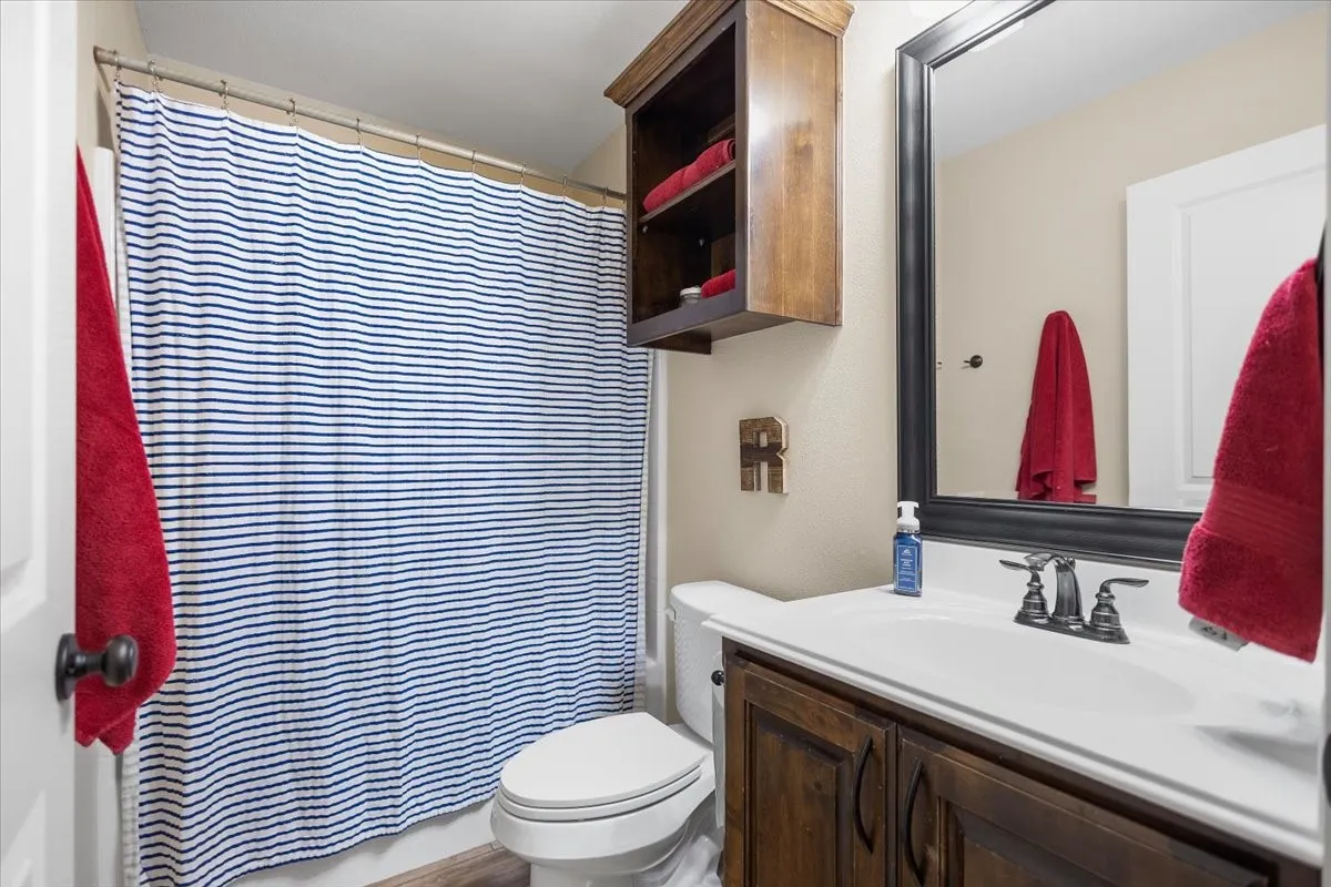 Single Family Residence For Sale in Smith County , 307 Mission Crest Circle, Lindale, Texas 75771, 3 Bedroom, 2 Bathroom, 2 Garage spaces, 1,457 Sqft, built in 2015, Price $279,000, mls#21210162, Real Estate Agent in Lindale, Homes For Sale in Smith county, Homes For Sale in Lindale, Realtor in Lindale Texas, Real Estate Brokerage Independent Realty Texas, Luminita Cordes Realtor
