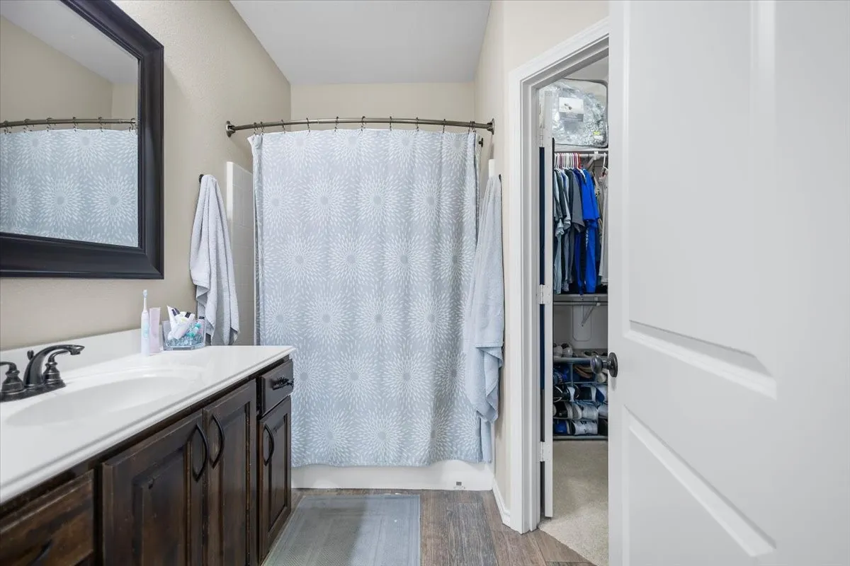 Single Family Residence For Sale in Smith County , 307 Mission Crest Circle, Lindale, Texas 75771, 3 Bedroom, 2 Bathroom, 2 Garage spaces, 1,457 Sqft, built in 2015, Price $279,000, mls#21210162, Real Estate Agent in Lindale, Homes For Sale in Smith county, Homes For Sale in Lindale, Realtor in Lindale Texas, Real Estate Brokerage Independent Realty Texas, Luminita Cordes Realtor