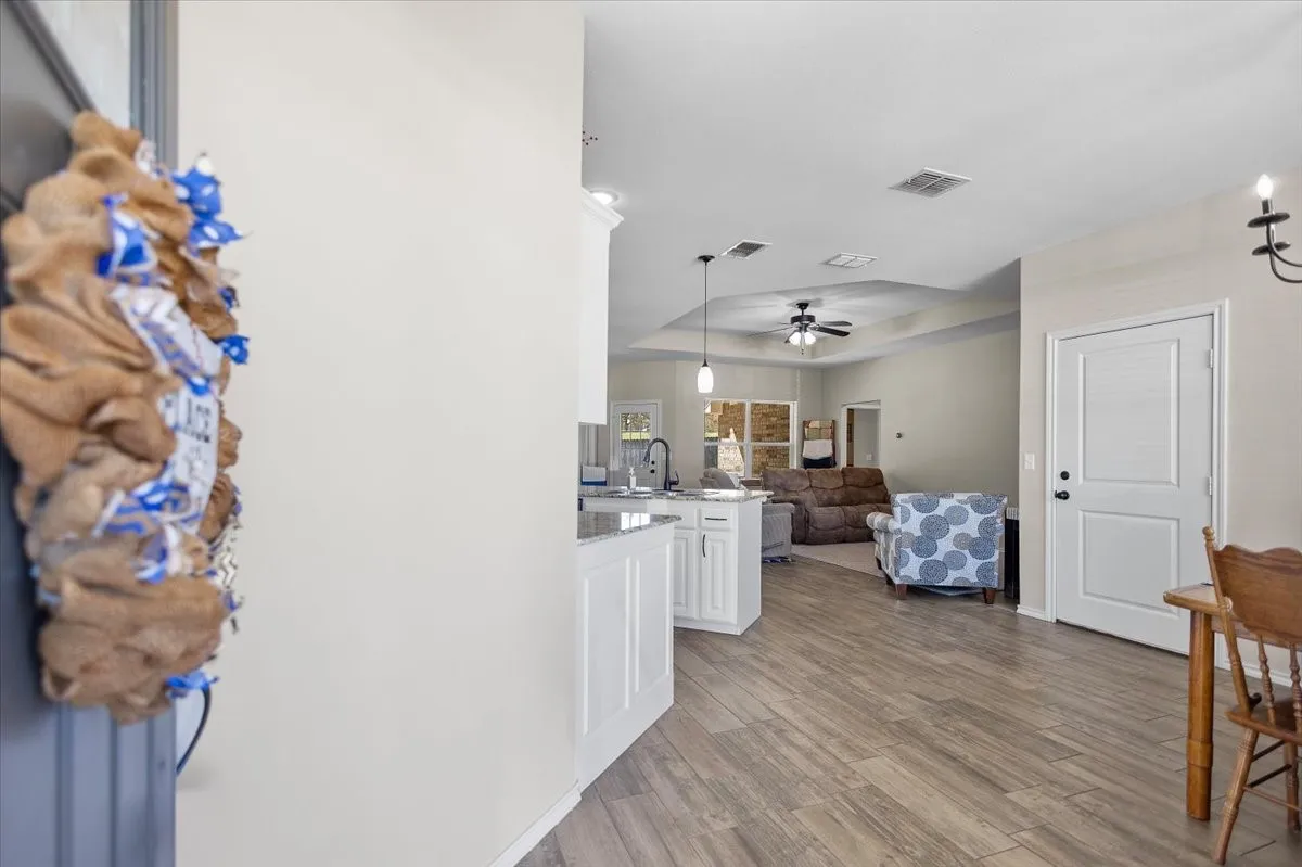 Single Family Residence For Sale in Smith County , 307 Mission Crest Circle, Lindale, Texas 75771, 3 Bedroom, 2 Bathroom, 2 Garage spaces, 1,457 Sqft, built in 2015, Price $279,000, mls#21210162, Real Estate Agent in Lindale, Homes For Sale in Smith county, Homes For Sale in Lindale, Realtor in Lindale Texas, Real Estate Brokerage Independent Realty Texas, Luminita Cordes Realtor