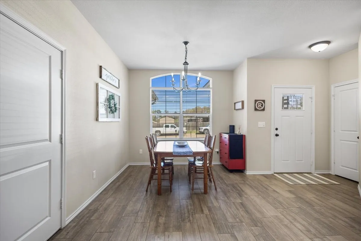 Single Family Residence For Sale in Smith County , 307 Mission Crest Circle, Lindale, Texas 75771, 3 Bedroom, 2 Bathroom, 2 Garage spaces, 1,457 Sqft, built in 2015, Price $279,000, mls#21210162, Real Estate Agent in Lindale, Homes For Sale in Smith county, Homes For Sale in Lindale, Realtor in Lindale Texas, Real Estate Brokerage Independent Realty Texas, Luminita Cordes Realtor