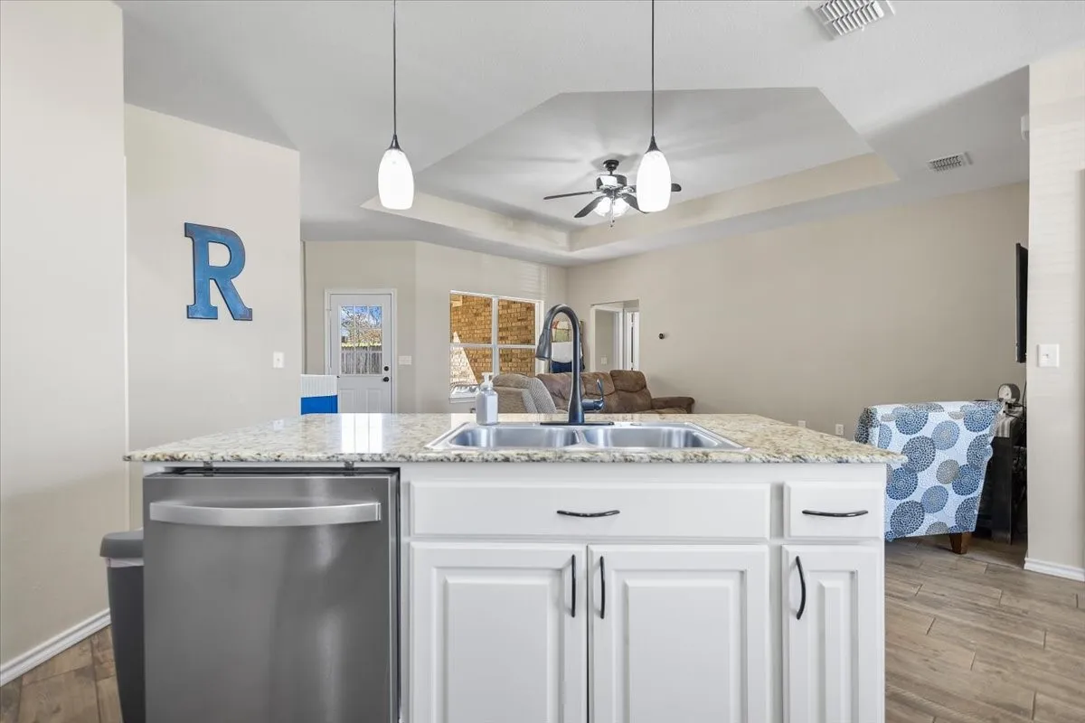 Single Family Residence For Sale in Smith County , 307 Mission Crest Circle, Lindale, Texas 75771, 3 Bedroom, 2 Bathroom, 2 Garage spaces, 1,457 Sqft, built in 2015, Price $279,000, mls#21210162, Real Estate Agent in Lindale, Homes For Sale in Smith county, Homes For Sale in Lindale, Realtor in Lindale Texas, Real Estate Brokerage Independent Realty Texas, Luminita Cordes Realtor