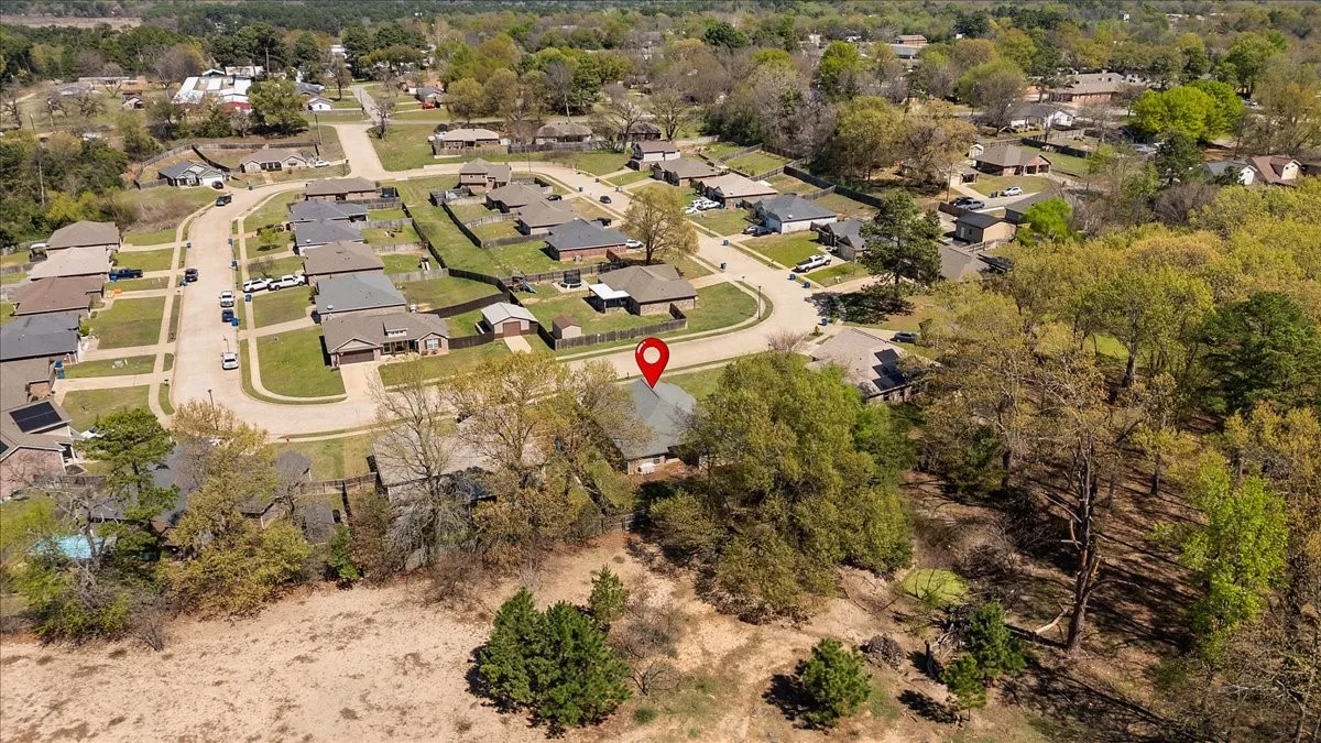 Single Family Residence For Sale in Smith County , 307 Mission Crest Circle, Lindale, Texas 75771, 3 Bedroom, 2 Bathroom, 2 Garage spaces, 1,457 Sqft, built in 2015, Price $279,000, mls#21210162, Real Estate Agent in Lindale, Homes For Sale in Smith county, Homes For Sale in Lindale, Realtor in Lindale Texas, Real Estate Brokerage Independent Realty Texas, Luminita Cordes Realtor