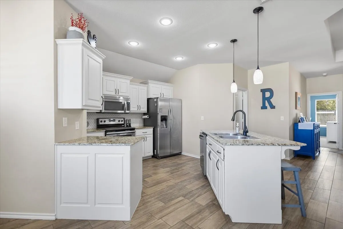 Single Family Residence For Sale in Smith County , 307 Mission Crest Circle, Lindale, Texas 75771, 3 Bedroom, 2 Bathroom, 2 Garage spaces, 1,457 Sqft, built in 2015, Price $279,000, mls#21210162, Real Estate Agent in Lindale, Homes For Sale in Smith county, Homes For Sale in Lindale, Realtor in Lindale Texas, Real Estate Brokerage Independent Realty Texas, Luminita Cordes Realtor