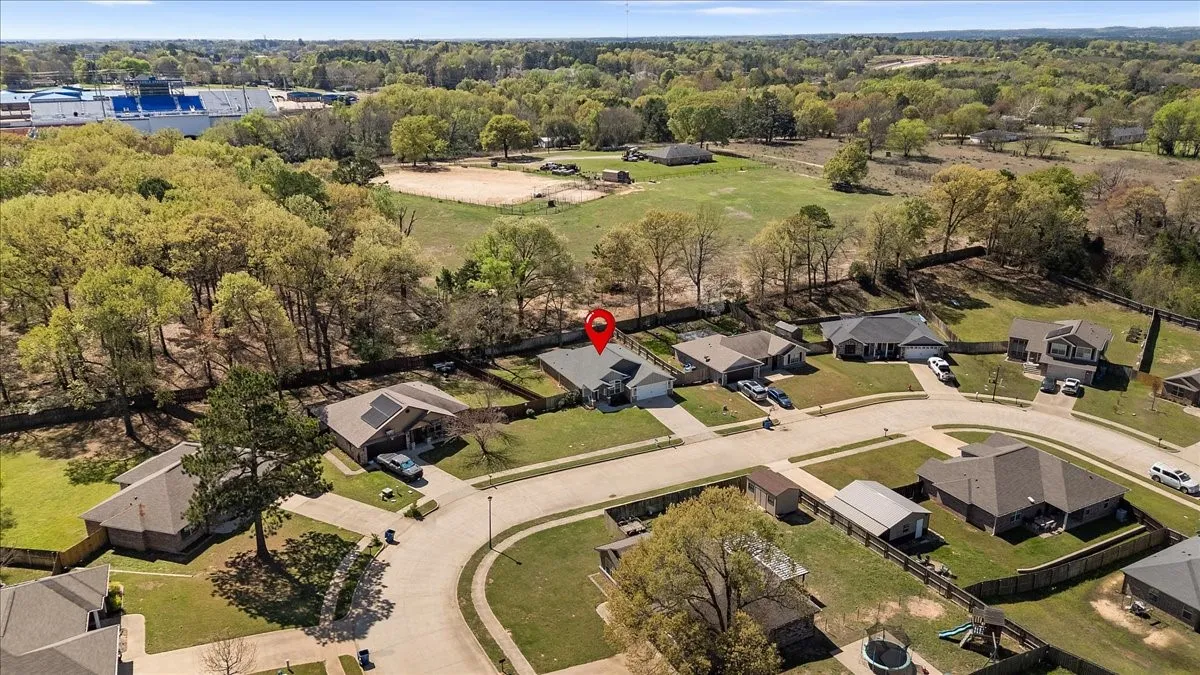 Single Family Residence For Sale in Smith County , 307 Mission Crest Circle, Lindale, Texas 75771, 3 Bedroom, 2 Bathroom, 2 Garage spaces, 1,457 Sqft, built in 2015, Price $279,000, mls#21210162, Real Estate Agent in Lindale, Homes For Sale in Smith county, Homes For Sale in Lindale, Realtor in Lindale Texas, Real Estate Brokerage Independent Realty Texas, Luminita Cordes Realtor