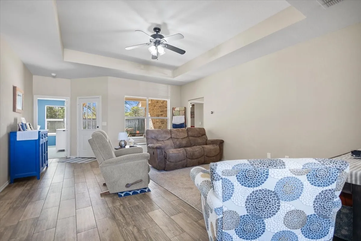Single Family Residence For Sale in Smith County , 307 Mission Crest Circle, Lindale, Texas 75771, 3 Bedroom, 2 Bathroom, 2 Garage spaces, 1,457 Sqft, built in 2015, Price $279,000, mls#21210162, Real Estate Agent in Lindale, Homes For Sale in Smith county, Homes For Sale in Lindale, Realtor in Lindale Texas, Real Estate Brokerage Independent Realty Texas, Luminita Cordes Realtor