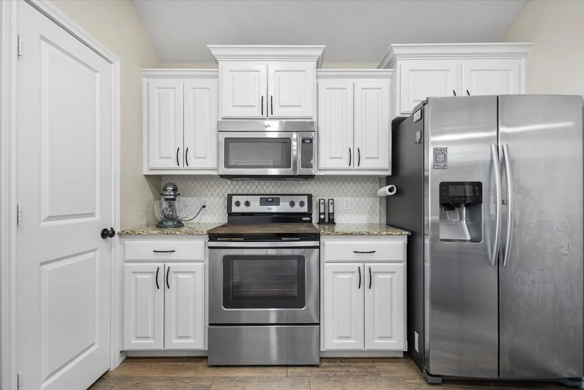 Single Family Residence For Sale in Smith County , 307 Mission Crest Circle, Lindale, Texas 75771, 3 Bedroom, 2 Bathroom, 2 Garage spaces, 1,457 Sqft, built in 2015, Price $279,000, mls#21210162, Real Estate Agent in Lindale, Homes For Sale in Smith county, Homes For Sale in Lindale, Realtor in Lindale Texas, Real Estate Brokerage Independent Realty Texas, Luminita Cordes Realtor