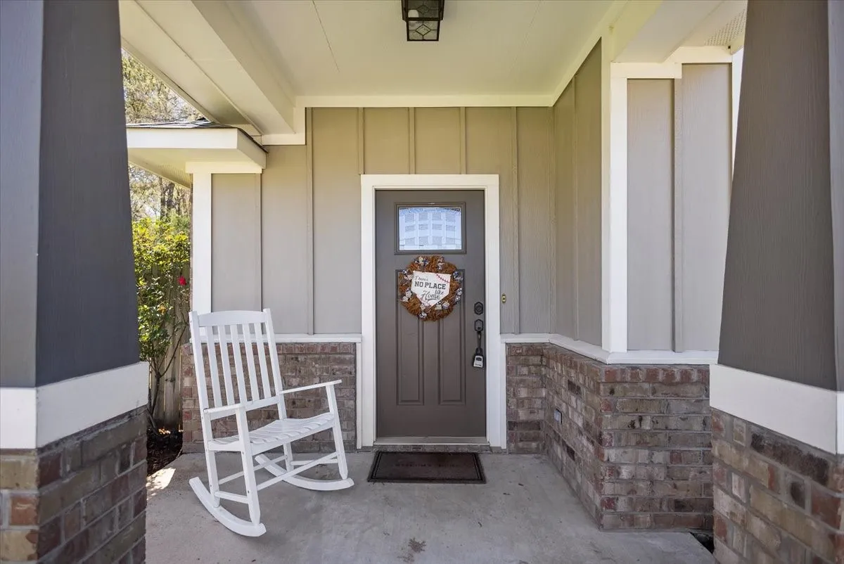 Single Family Residence For Sale in Smith County , 307 Mission Crest Circle, Lindale, Texas 75771, 3 Bedroom, 2 Bathroom, 2 Garage spaces, 1,457 Sqft, built in 2015, Price $279,000, mls#21210162, Real Estate Agent in Lindale, Homes For Sale in Smith county, Homes For Sale in Lindale, Realtor in Lindale Texas, Real Estate Brokerage Independent Realty Texas, Luminita Cordes Realtor