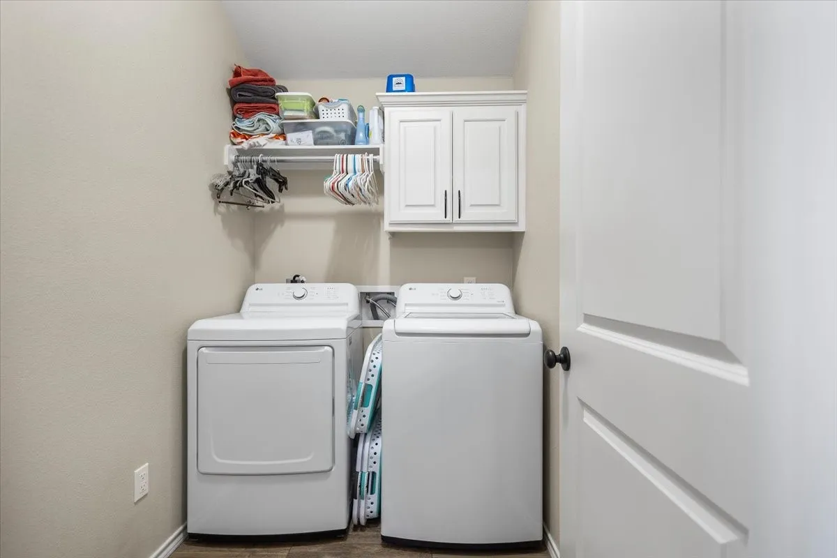 Single Family Residence For Sale in Smith County , 307 Mission Crest Circle, Lindale, Texas 75771, 3 Bedroom, 2 Bathroom, 2 Garage spaces, 1,457 Sqft, built in 2015, Price $279,000, mls#21210162, Real Estate Agent in Lindale, Homes For Sale in Smith county, Homes For Sale in Lindale, Realtor in Lindale Texas, Real Estate Brokerage Independent Realty Texas, Luminita Cordes Realtor