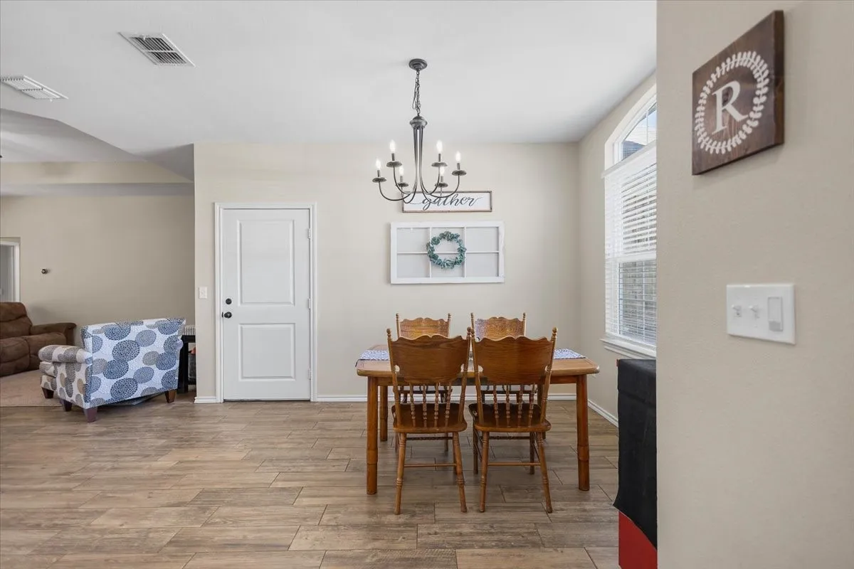 Single Family Residence For Sale in Smith County , 307 Mission Crest Circle, Lindale, Texas 75771, 3 Bedroom, 2 Bathroom, 2 Garage spaces, 1,457 Sqft, built in 2015, Price $279,000, mls#21210162, Real Estate Agent in Lindale, Homes For Sale in Smith county, Homes For Sale in Lindale, Realtor in Lindale Texas, Real Estate Brokerage Independent Realty Texas, Luminita Cordes Realtor
