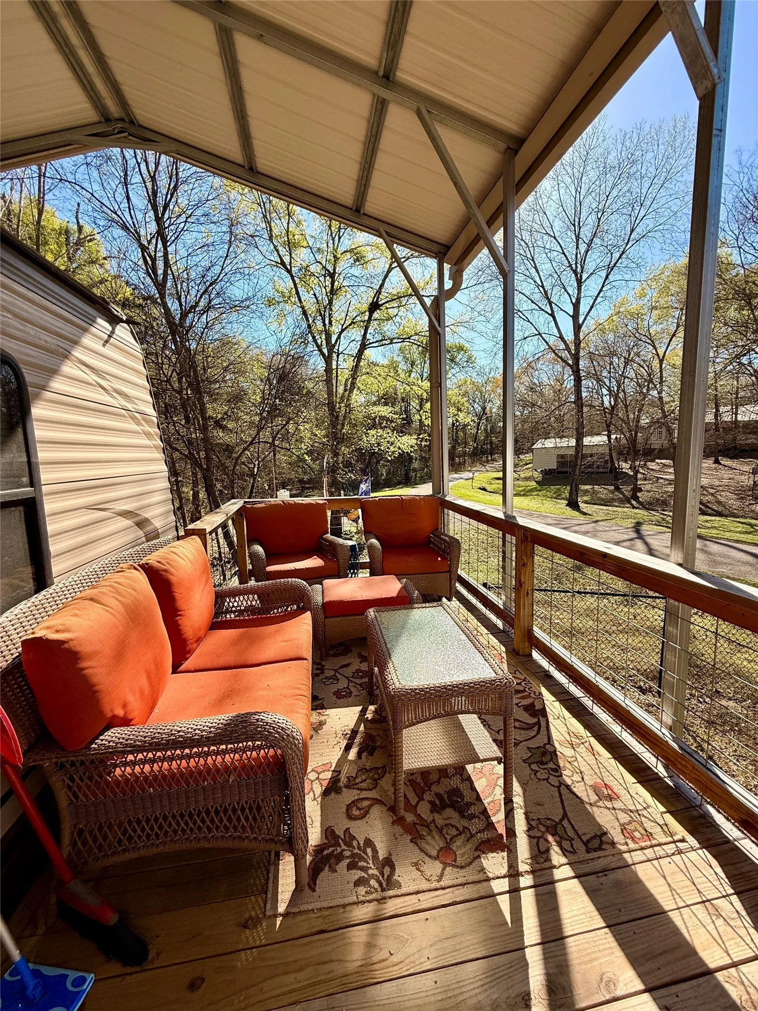 Single Family Residence For Sale in Wood County , 6435 FM 17 605, Yantis, Texas 75497, 2 Bedroom, 1 Bathroom, Garage spaces, 265 Sqft, built in 2017, Preowned, mls#21203007, Real Estate Agent in Yantis, Homes For Sale in Wood county, Homes For Sale in Yantis, Realtor in Yantis Texas, Real Estate Brokerage Independent Realty Texas, Luminita Cordes Realtor