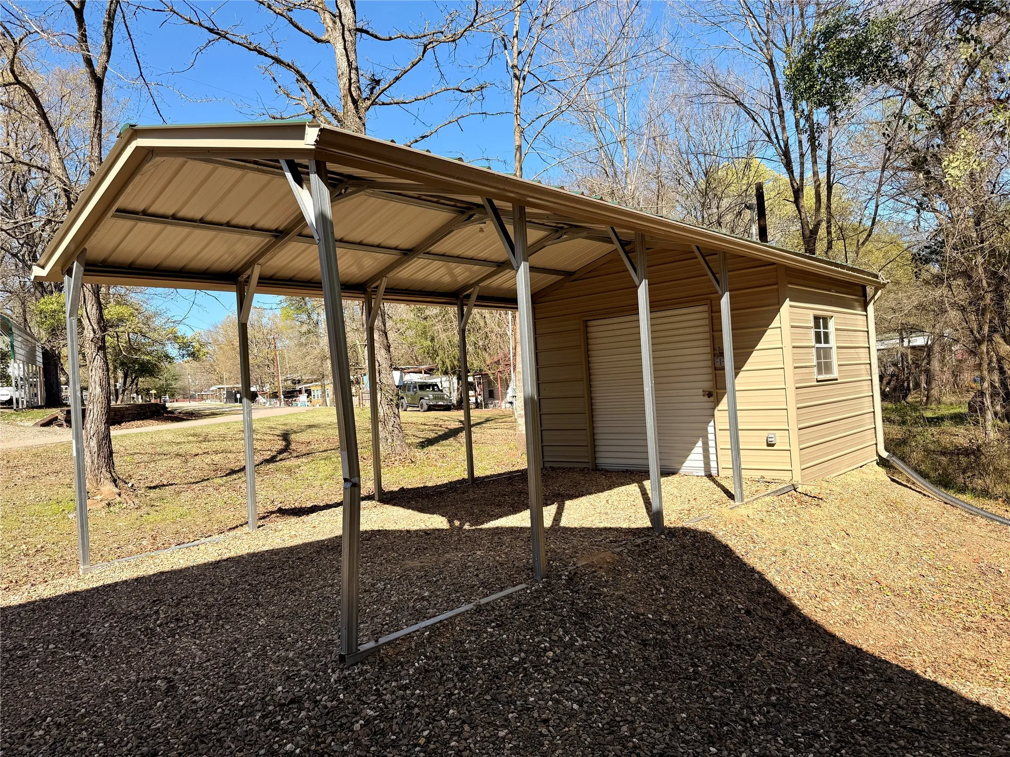 Single Family Residence For Sale in Wood County , 6435 FM 17 605, Yantis, Texas 75497, 2 Bedroom, 1 Bathroom, Garage spaces, 265 Sqft, built in 2017, Preowned, mls#21203007, Real Estate Agent in Yantis, Homes For Sale in Wood county, Homes For Sale in Yantis, Realtor in Yantis Texas, Real Estate Brokerage Independent Realty Texas, Luminita Cordes Realtor
