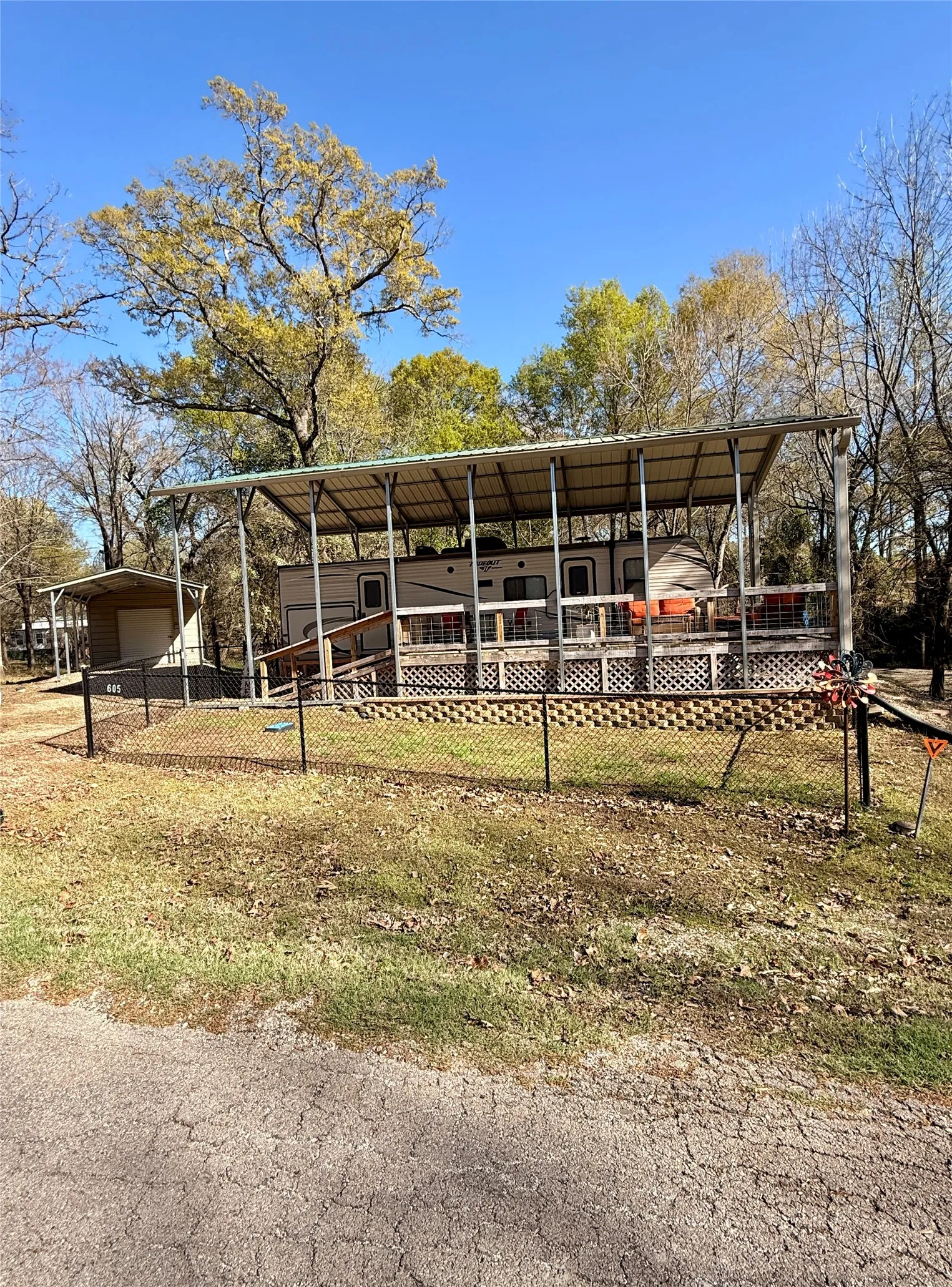 Single Family Residence For Sale in Wood County , 6435 FM 17 605, Yantis, Texas 75497, 2 Bedroom, 1 Bathroom, Garage spaces, 265 Sqft, built in 2017, Preowned, mls#21203007, Real Estate Agent in Yantis, Homes For Sale in Wood county, Homes For Sale in Yantis, Realtor in Yantis Texas, Real Estate Brokerage Independent Realty Texas, Luminita Cordes Realtor