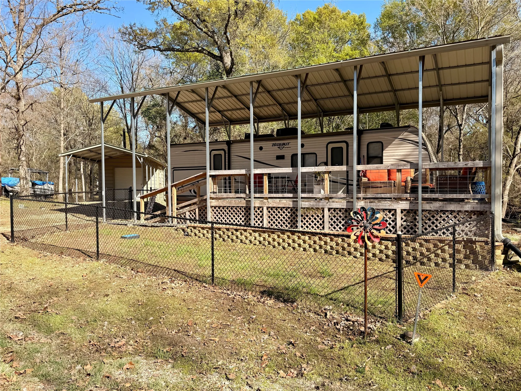 Single Family Residence For Sale in Wood County , 6435 FM 17 605, Yantis, Texas 75497, 2 Bedroom, 1 Bathroom, Garage spaces, 265 Sqft, built in 2017, Preowned, mls#21203007, Real Estate Agent in Yantis, Homes For Sale in Wood county, Homes For Sale in Yantis, Realtor in Yantis Texas, Real Estate Brokerage Independent Realty Texas, Luminita Cordes Realtor