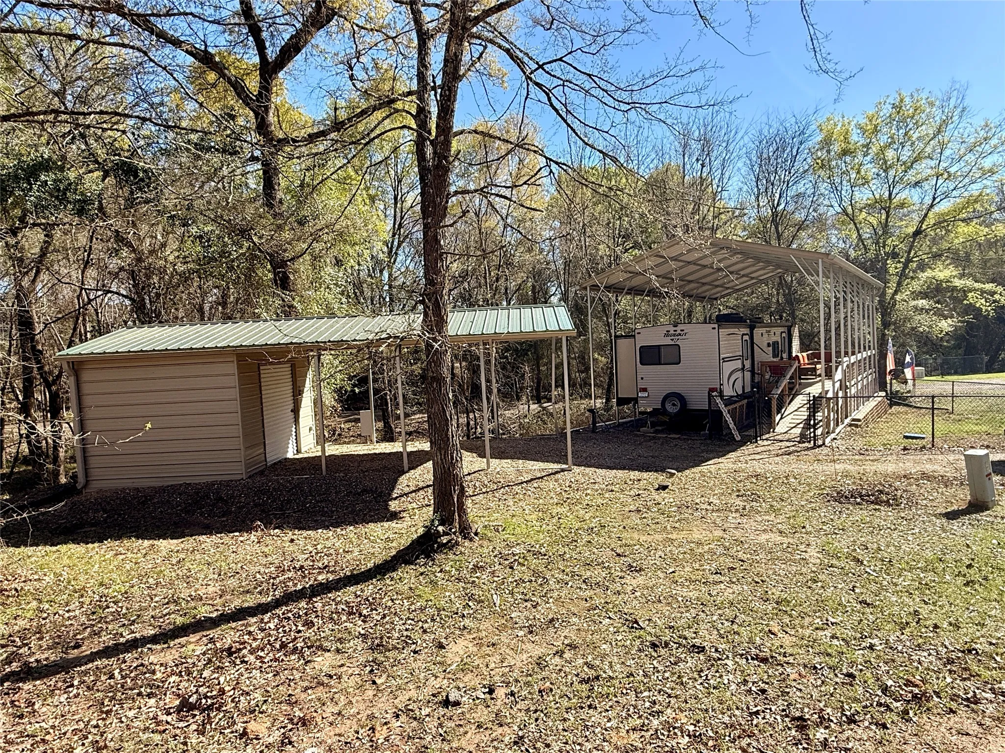 Single Family Residence For Sale in Wood County , 6435 FM 17 605, Yantis, Texas 75497, 2 Bedroom, 1 Bathroom, Garage spaces, 265 Sqft, built in 2017, Preowned, mls#21203007, Real Estate Agent in Yantis, Homes For Sale in Wood county, Homes For Sale in Yantis, Realtor in Yantis Texas, Real Estate Brokerage Independent Realty Texas, Luminita Cordes Realtor